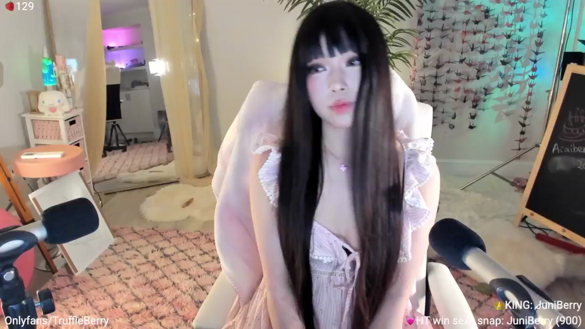 Gallery image thumbnail from AcaiBerry's myfreecams stream on, 07/06/2025, 05:46 image 7 of 20