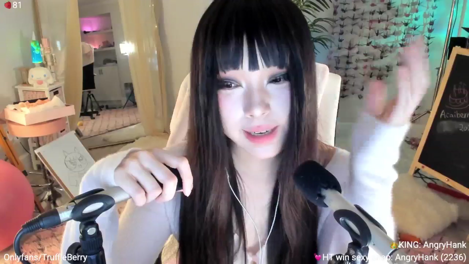 Gallery image thumbnail from AcaiBerry's myfreecams stream on, 07/13/2025, 07:19 image 17 of 20