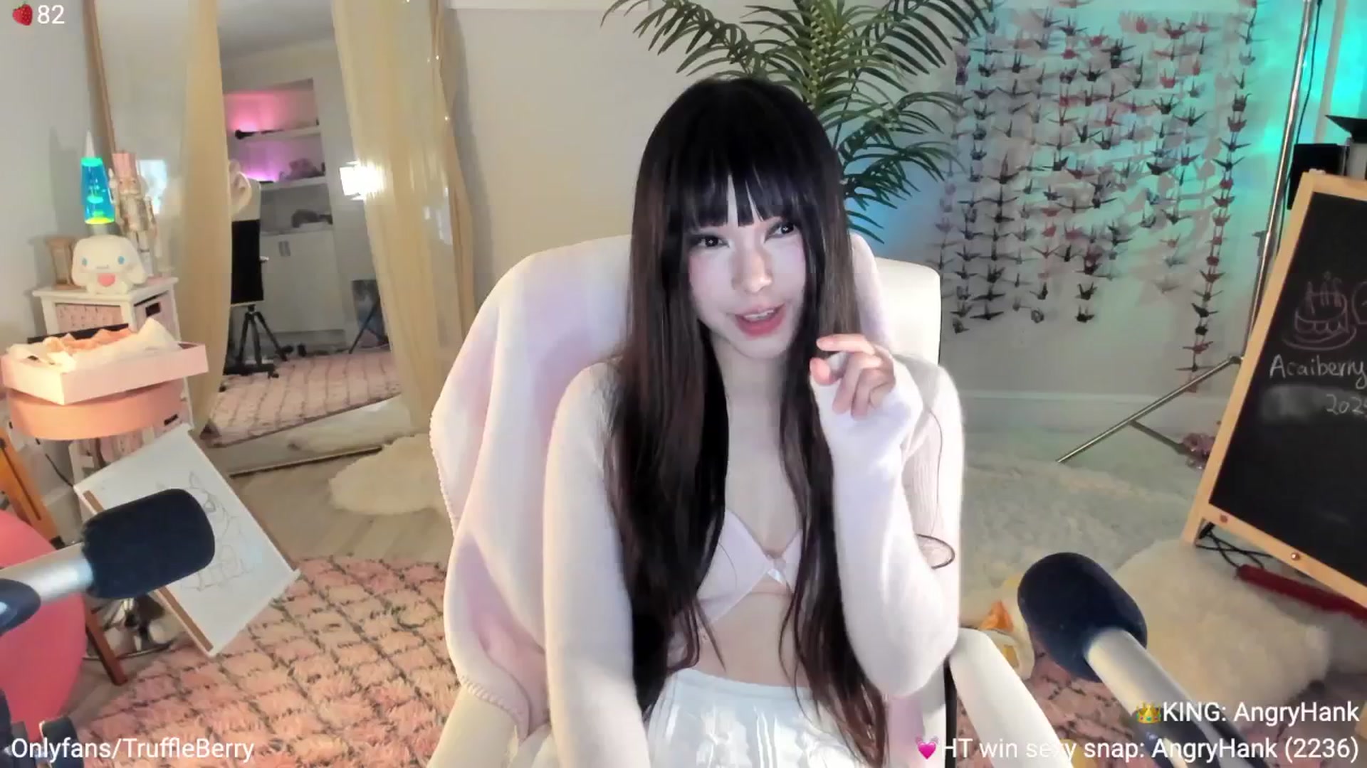 Gallery image thumbnail from AcaiBerry's myfreecams stream on, 07/13/2025, 07:19 image 8 of 20