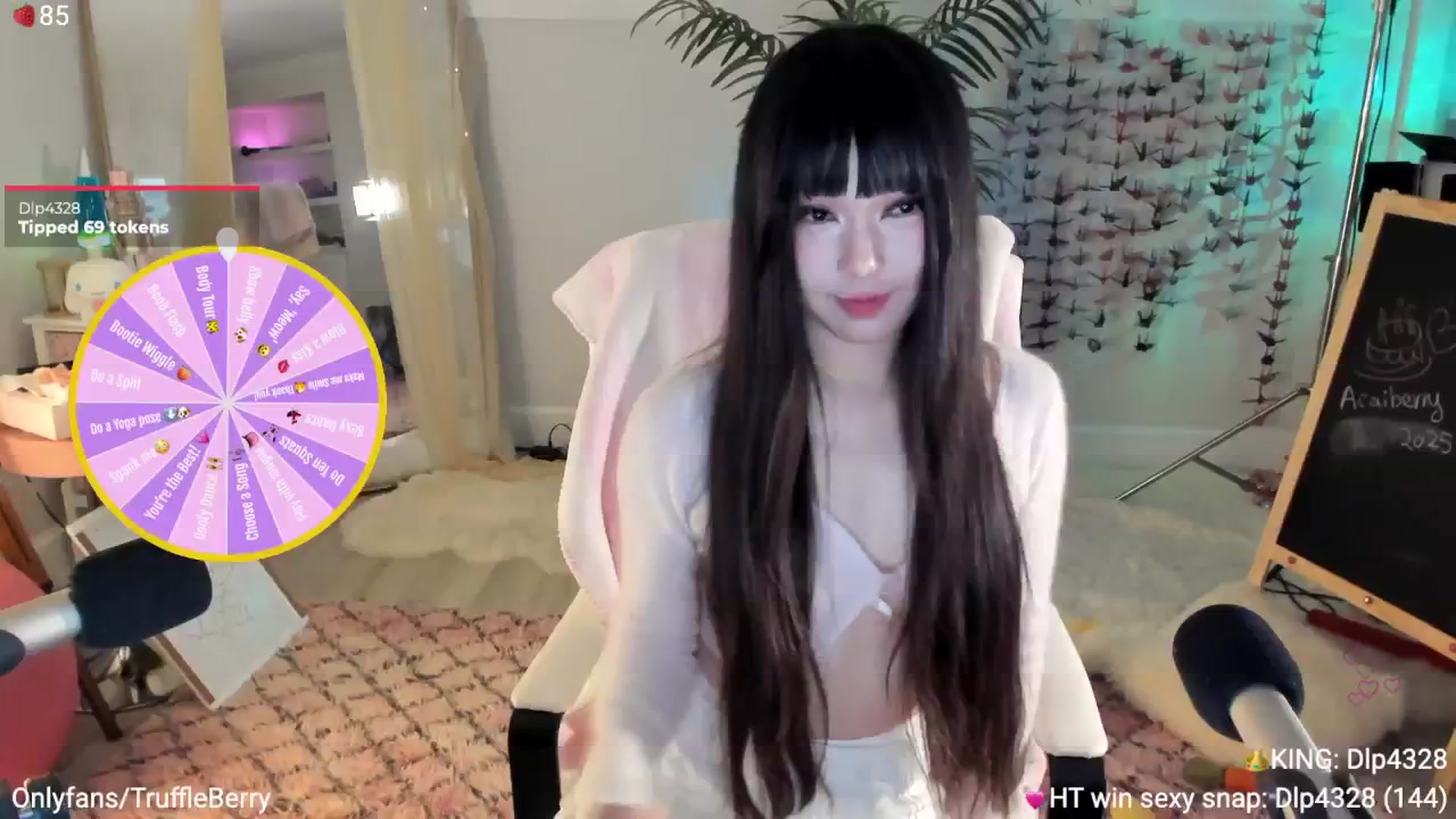 Gallery image thumbnail from AcaiBerry's myfreecams stream on, 07/13/2025, 07:19 image 3 of 20