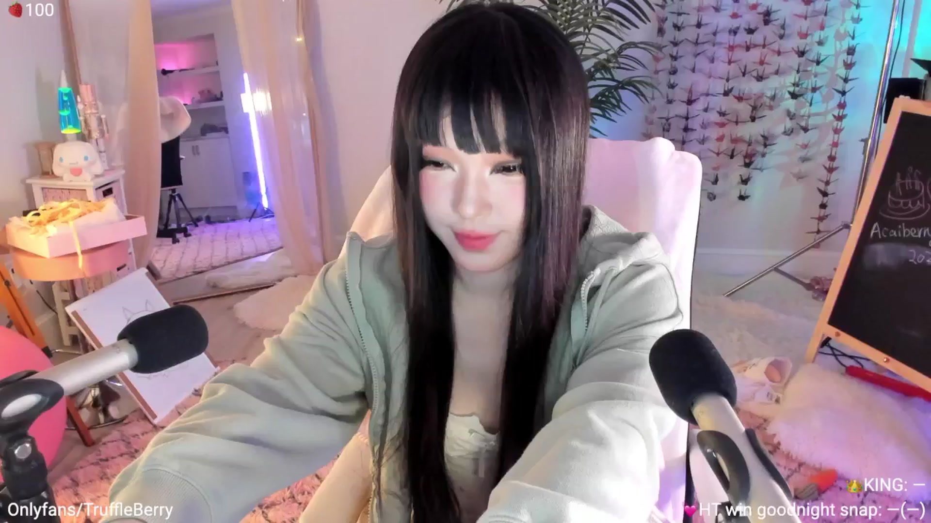 Gallery image thumbnail from AcaiBerry's myfreecams stream on, 07/17/2025, 07:21 image 2 of 20