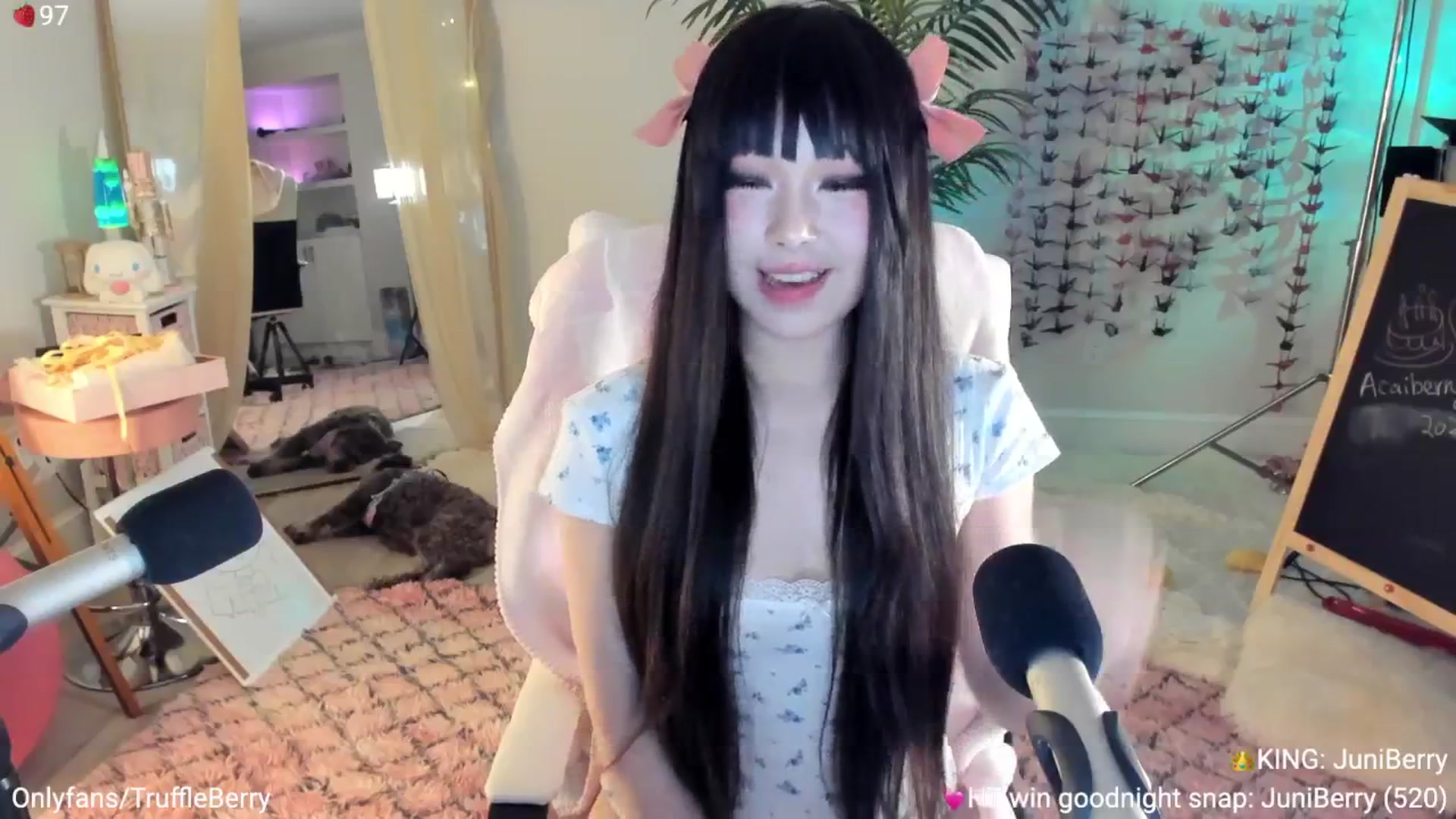 Gallery image thumbnail from AcaiBerry's myfreecams stream on, 07/19/2025, 07:03 image 7 of 20