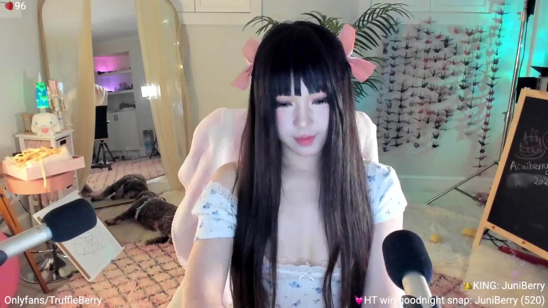 Gallery image thumbnail from AcaiBerry's myfreecams stream on, 07/19/2025, 07:03 image 5 of 20