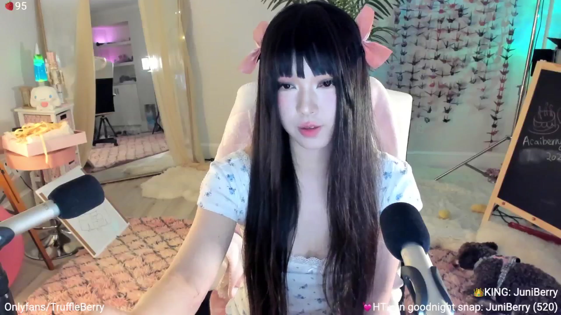 Gallery image thumbnail from AcaiBerry's myfreecams stream on, 07/19/2025, 07:03 image 9 of 20