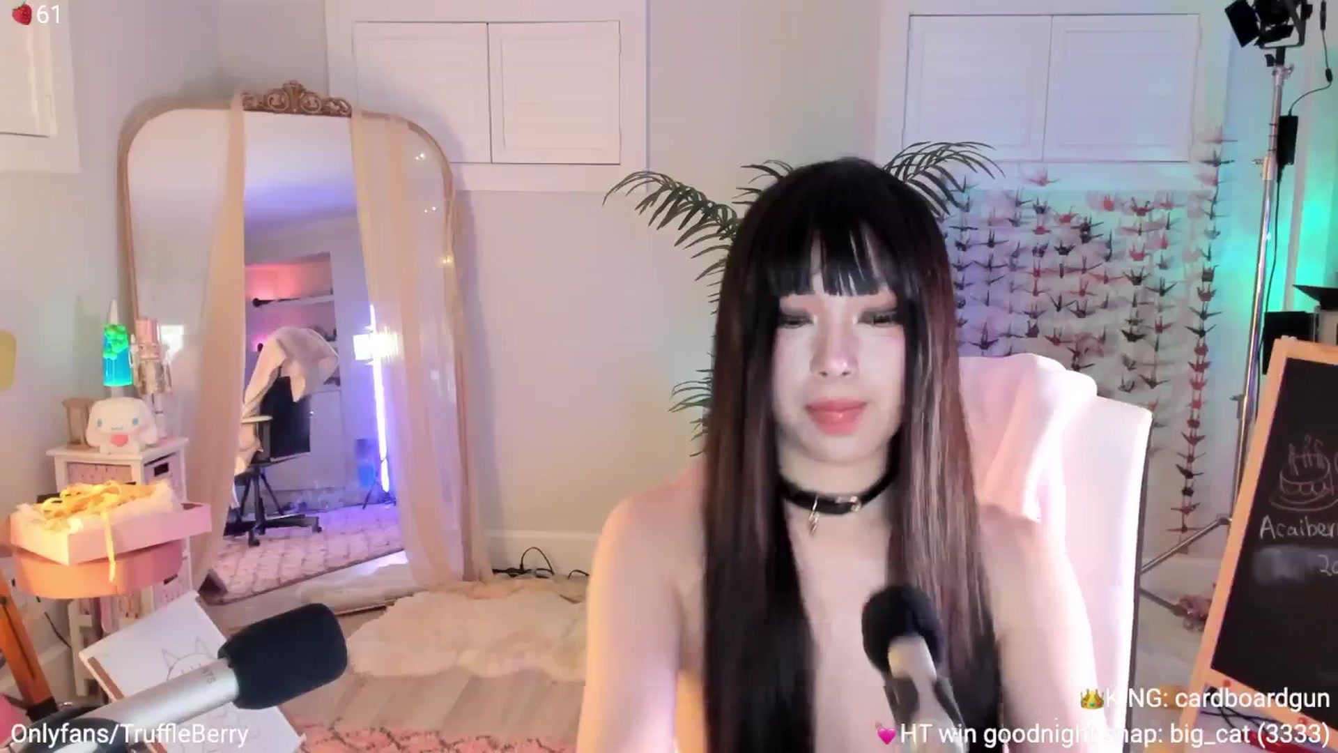 Gallery image thumbnail from AcaiBerry's myfreecams stream on, 07/20/2025, 07:12 image 16 of 20