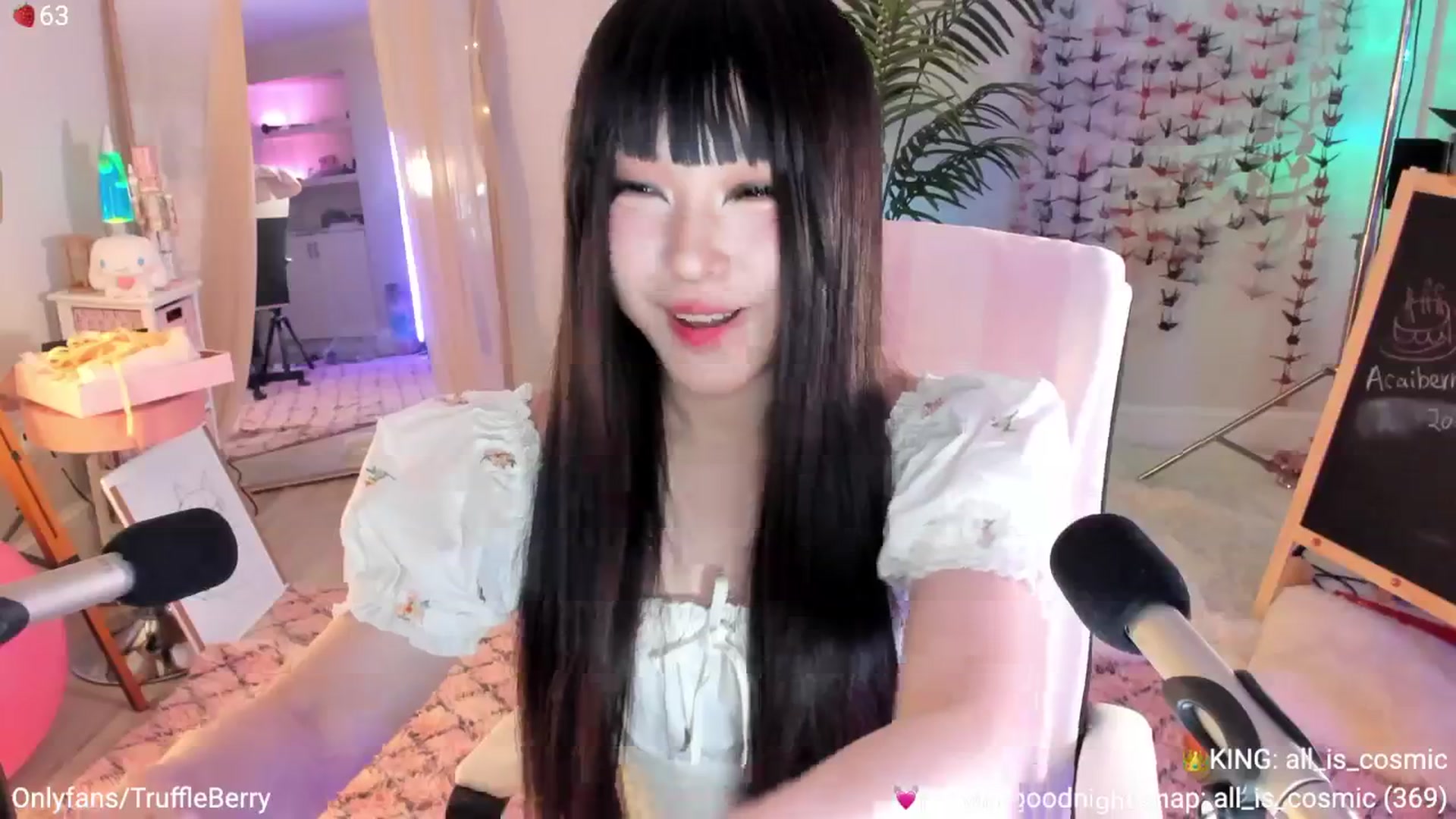 Gallery image thumbnail from AcaiBerry's myfreecams stream on, 07/27/2025, 05:25 image 9 of 20