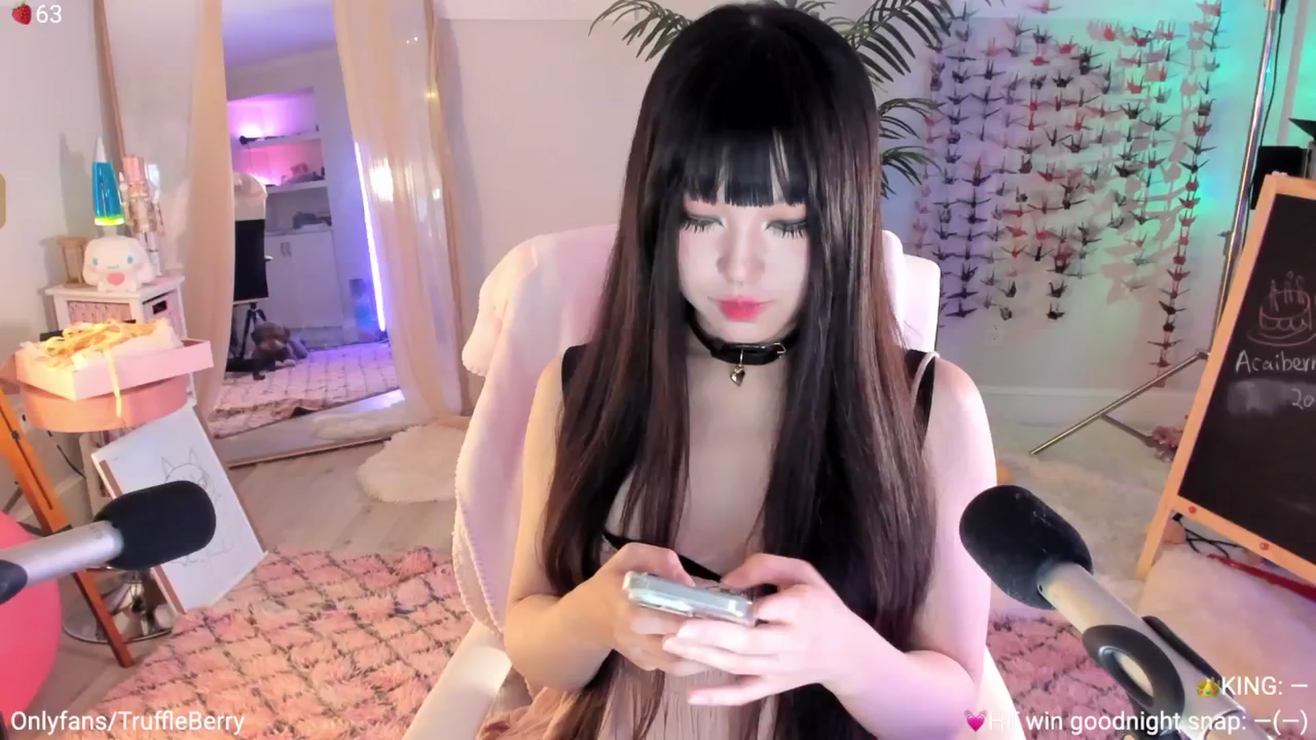 Gallery image thumbnail from AcaiBerry's myfreecams stream on, 07/27/2025, 05:25 image 1 of 20