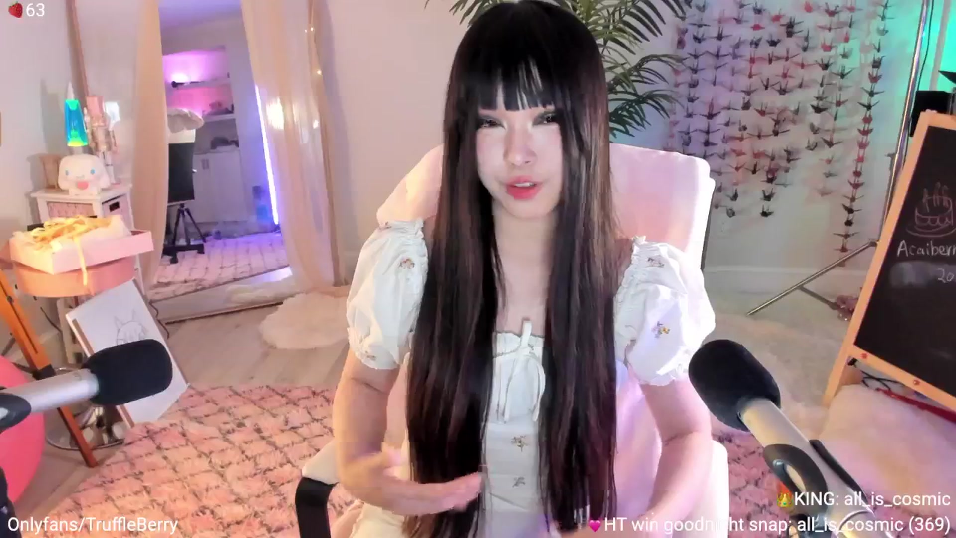 Gallery image thumbnail from AcaiBerry's myfreecams stream on, 07/27/2025, 05:25 image 11 of 20