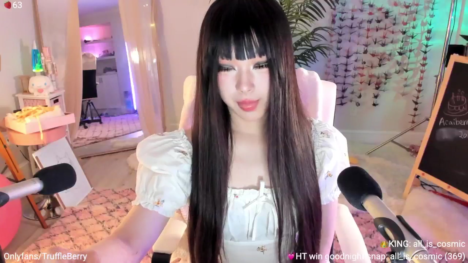 Gallery image thumbnail from AcaiBerry's myfreecams stream on, 07/27/2025, 05:25 image 6 of 20