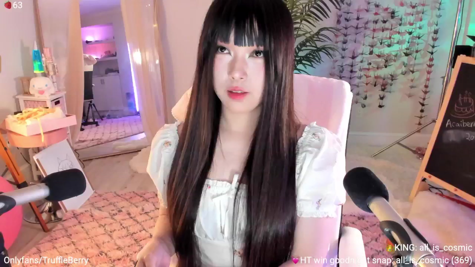 Gallery image thumbnail from AcaiBerry's myfreecams stream on, 07/27/2025, 05:25 image 10 of 20