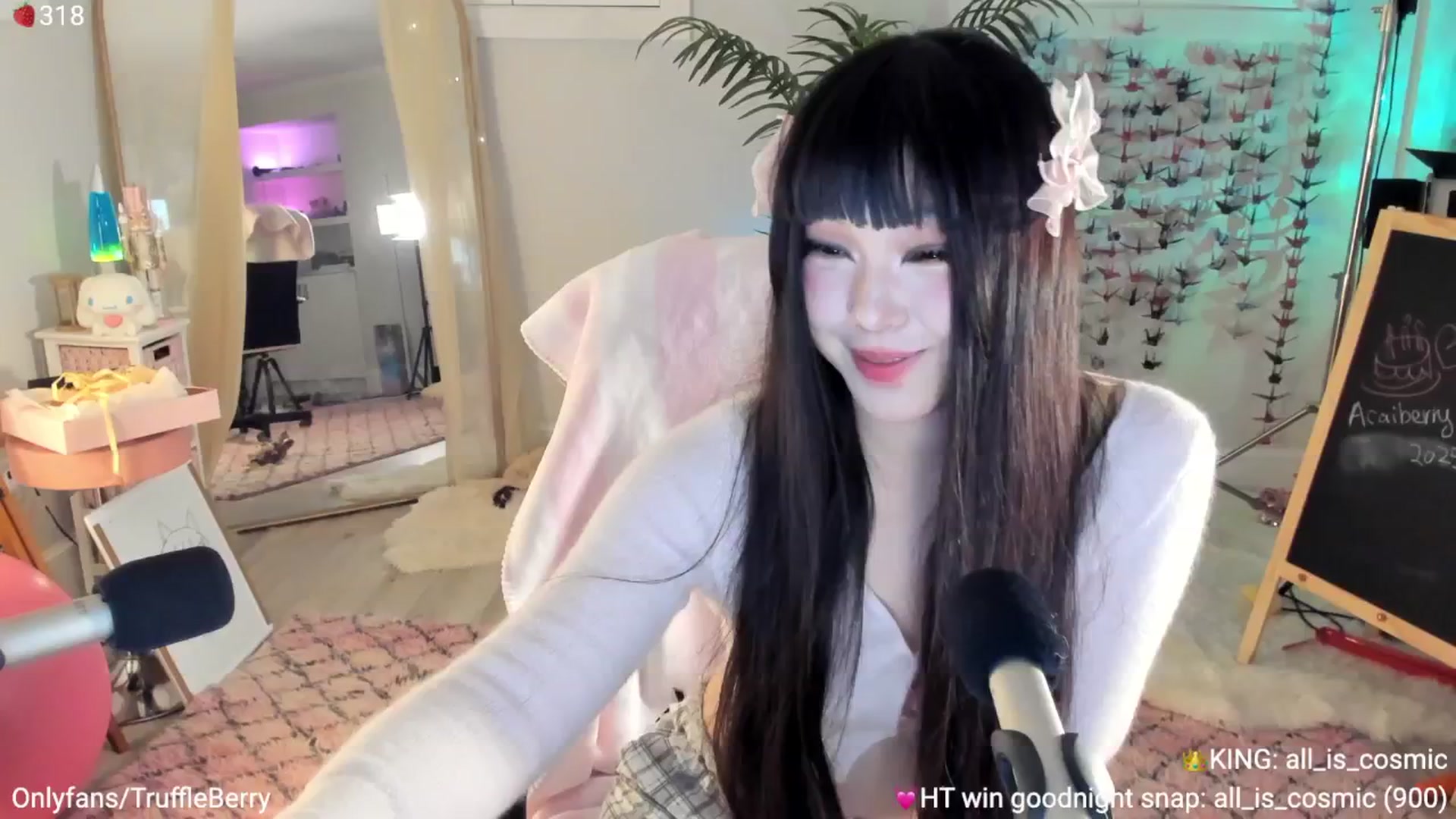Gallery image thumbnail from AcaiBerry's myfreecams stream on, 08/02/2025, 06:34 image 2 of 20