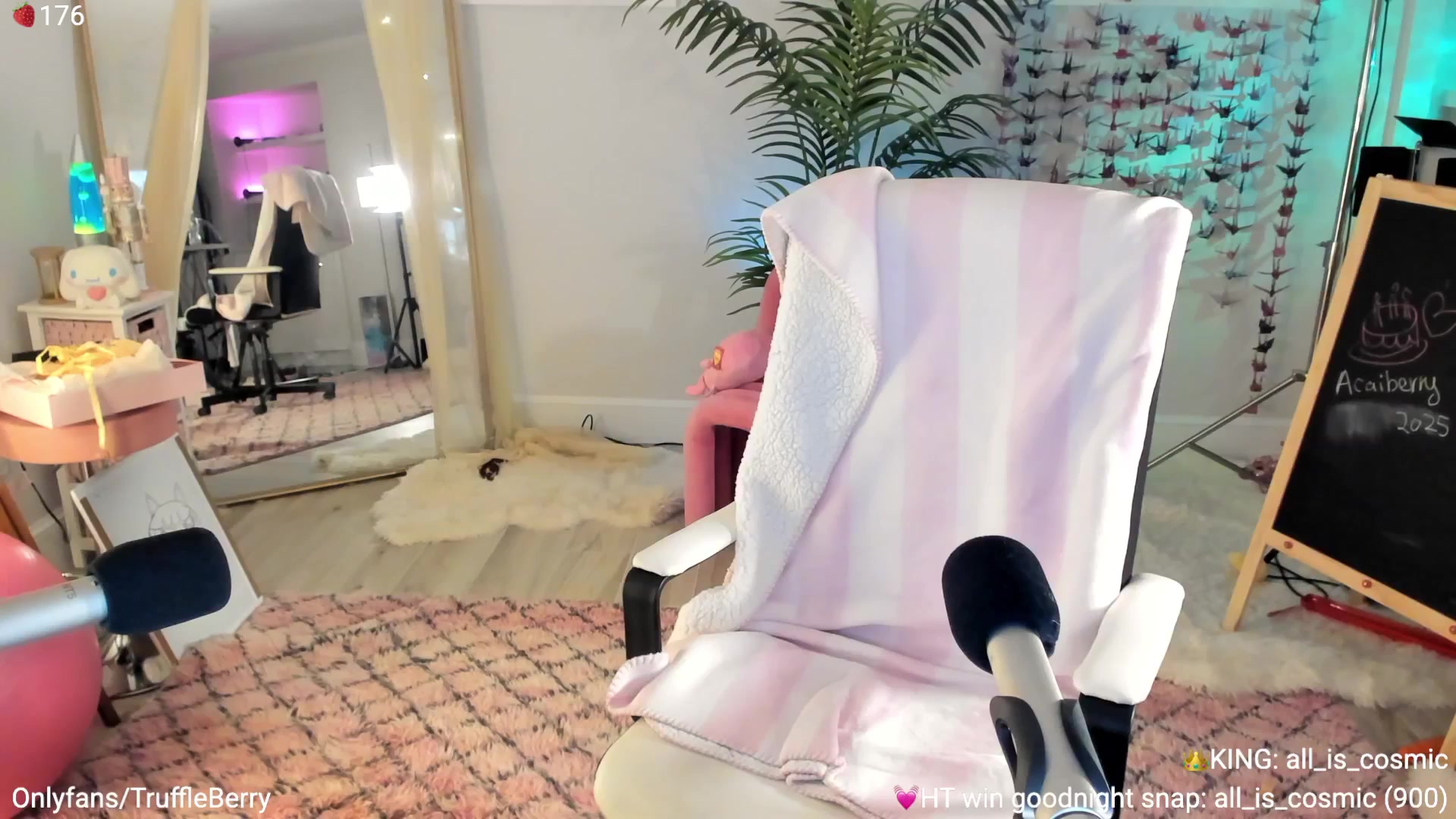Gallery image thumbnail from AcaiBerry's myfreecams stream on, 08/02/2025, 06:34 image 8 of 20