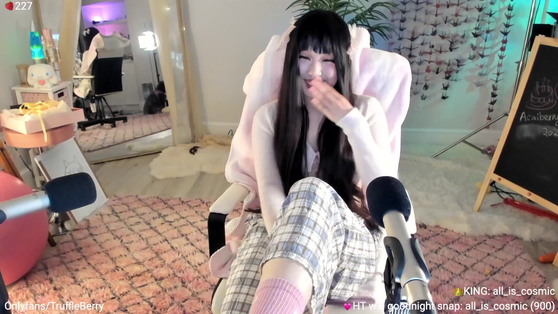 Gallery image thumbnail from AcaiBerry's myfreecams stream on, 08/02/2025, 06:34 image 6 of 20