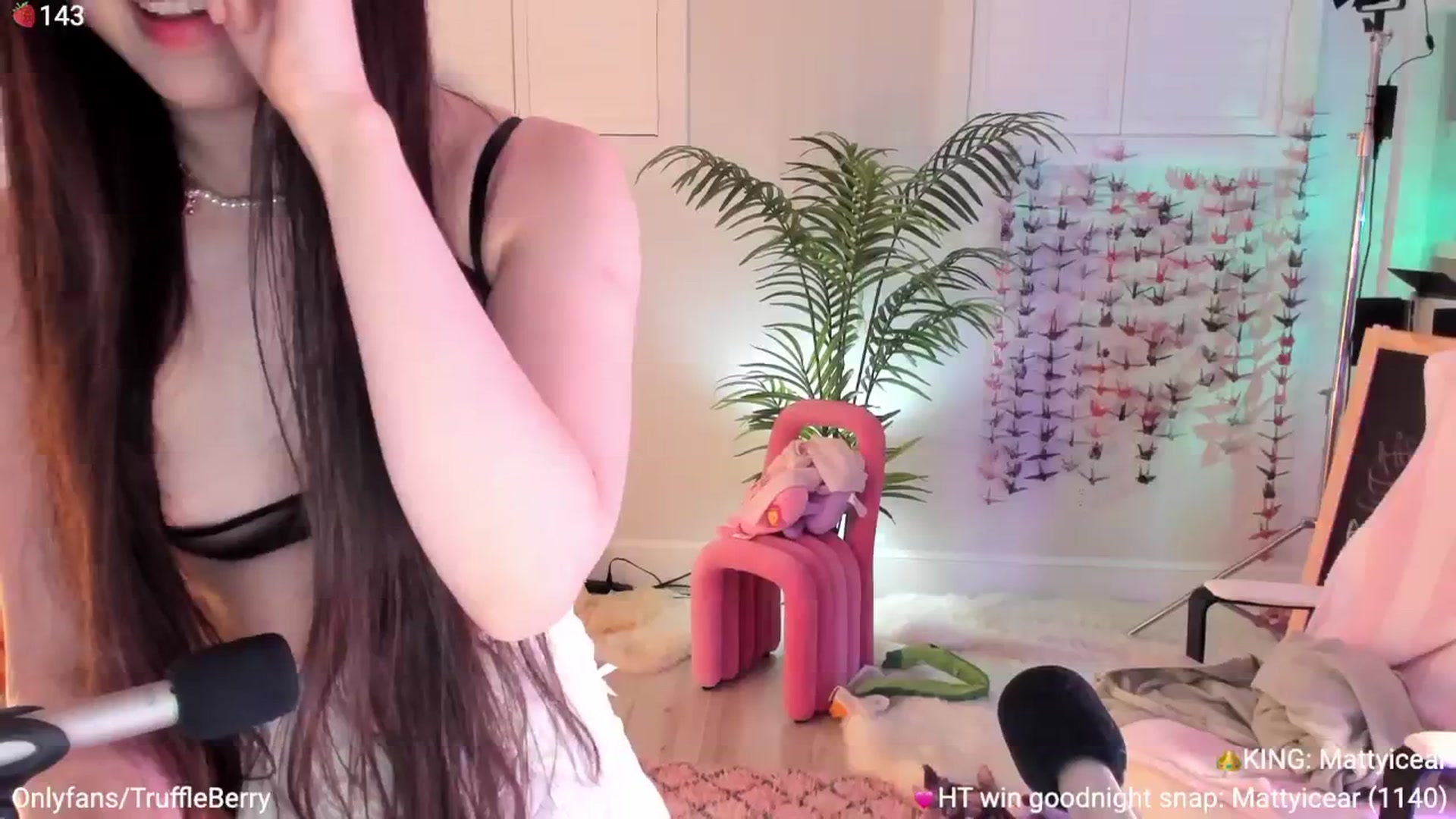 Gallery image thumbnail from AcaiBerry's myfreecams stream on, 08/07/2025, 05:56 image 18 of 20