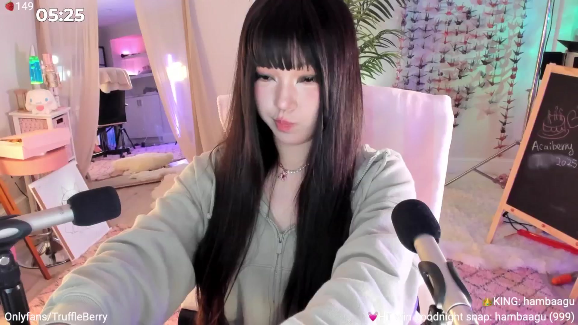 Gallery image thumbnail from AcaiBerry's myfreecams stream on, 08/07/2025, 05:56 image 15 of 20