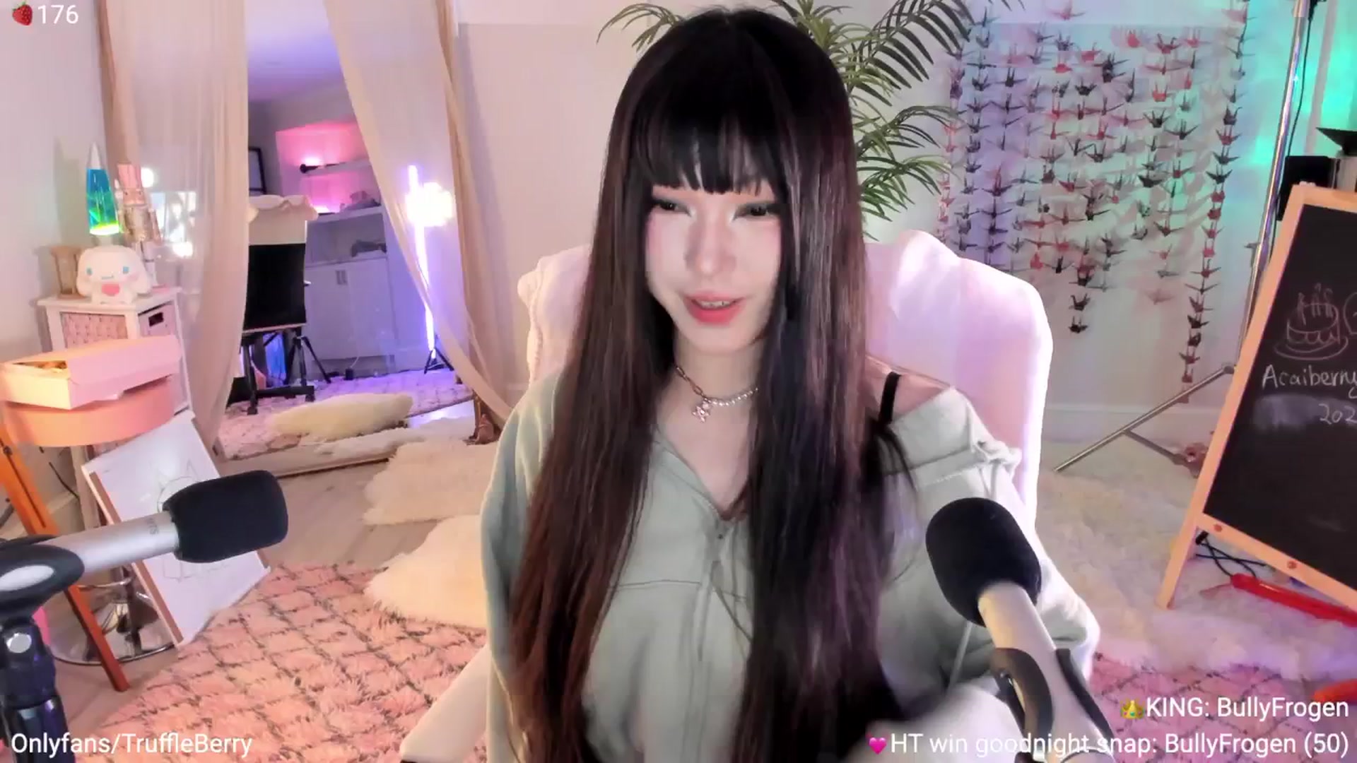 Gallery image thumbnail from AcaiBerry's myfreecams stream on, 08/07/2025, 05:56 image 1 of 20