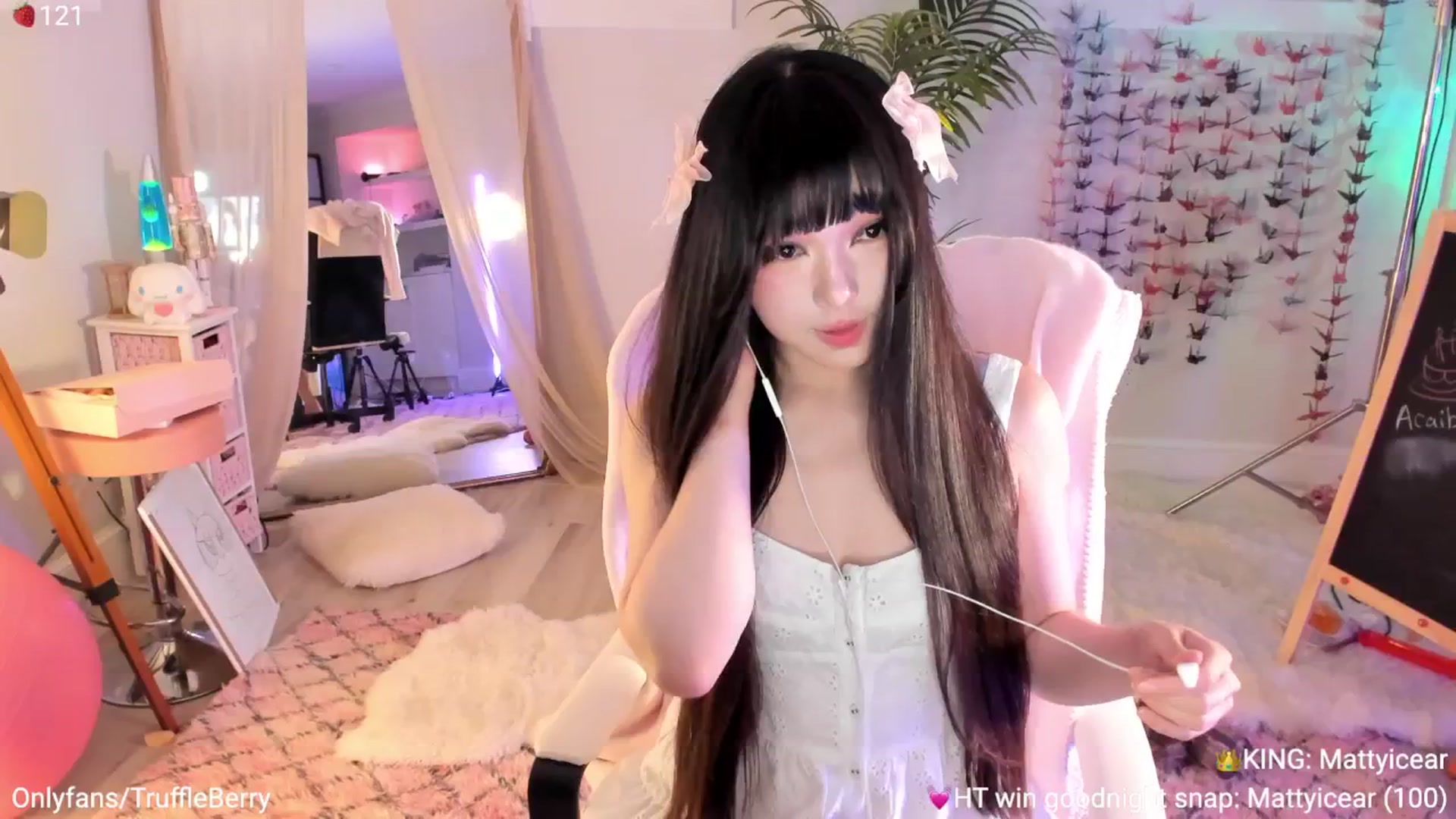 Gallery image thumbnail from AcaiBerry's myfreecams stream on, 08/14/2025, 05:32 image 7 of 20