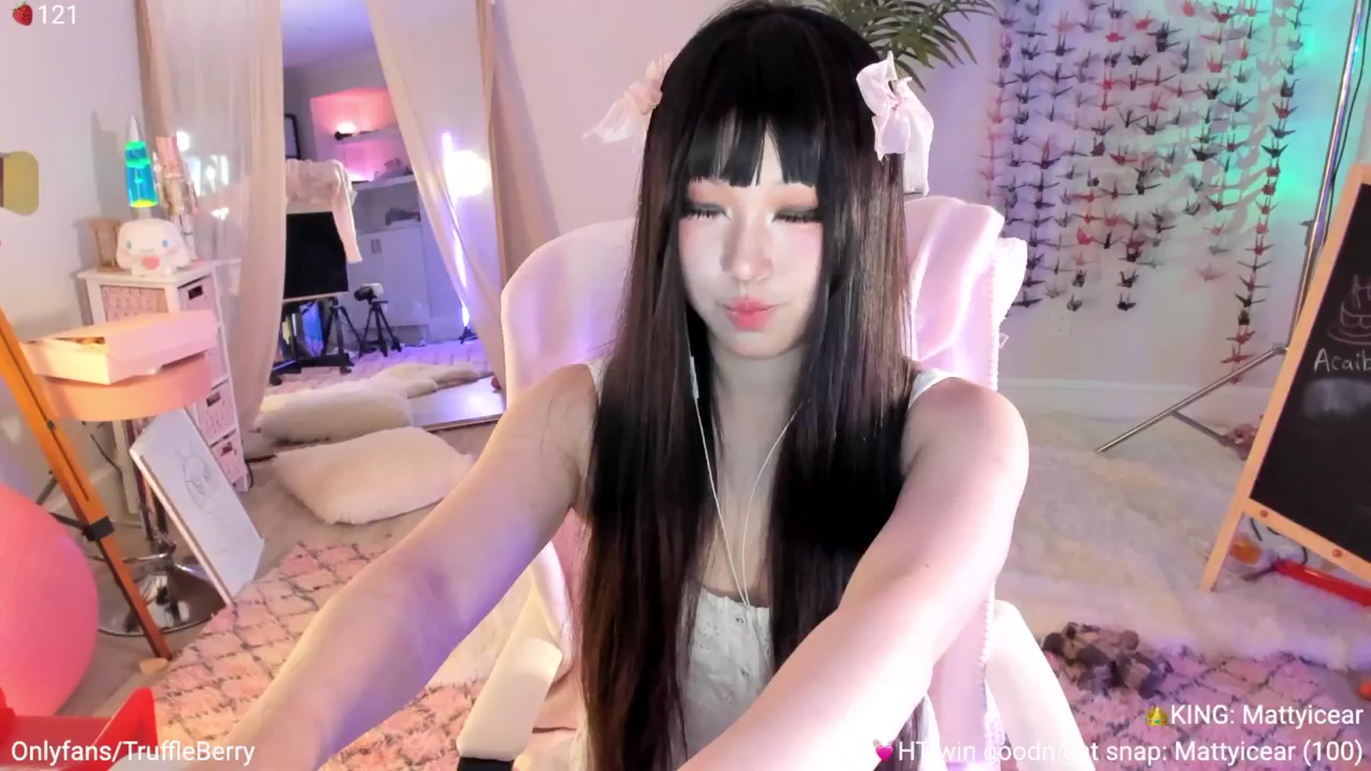 Gallery image thumbnail from AcaiBerry's myfreecams stream on, 08/14/2025, 05:32 image 4 of 20