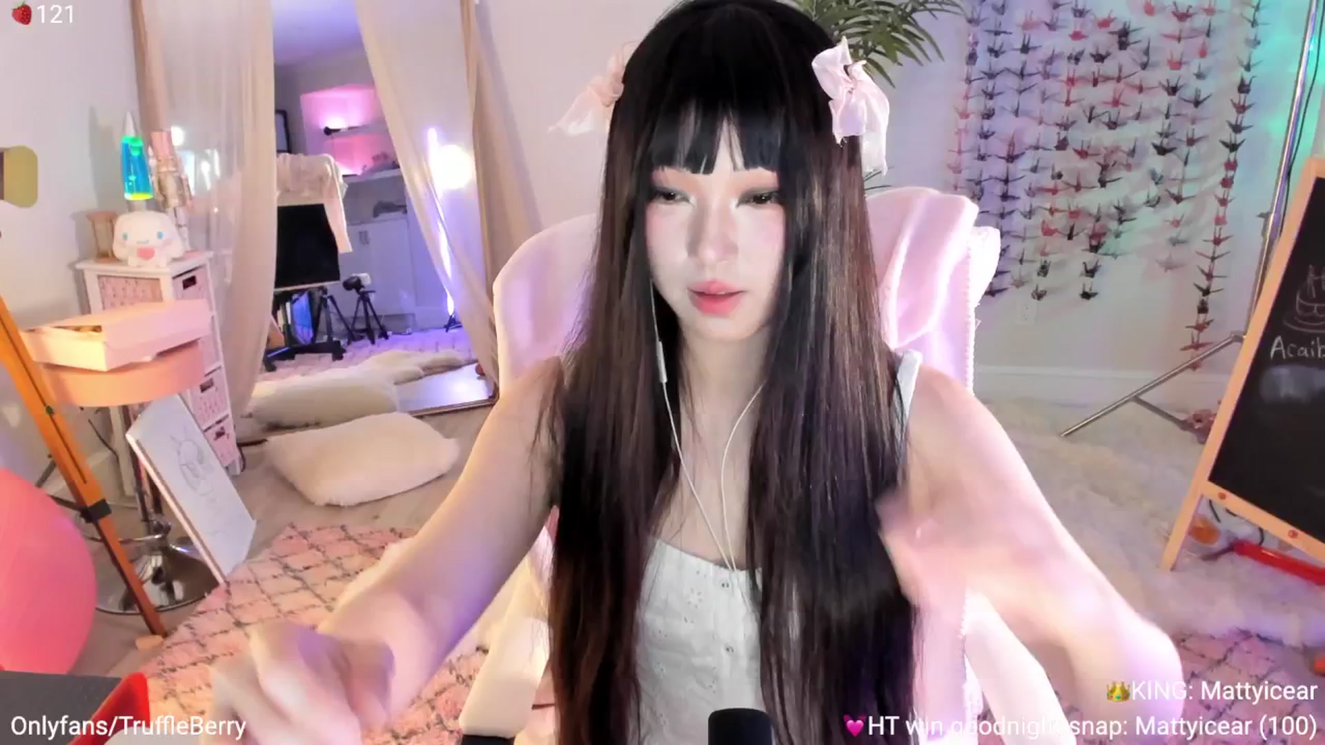 Gallery image thumbnail from AcaiBerry's myfreecams stream on, 08/14/2025, 05:32 image 3 of 20