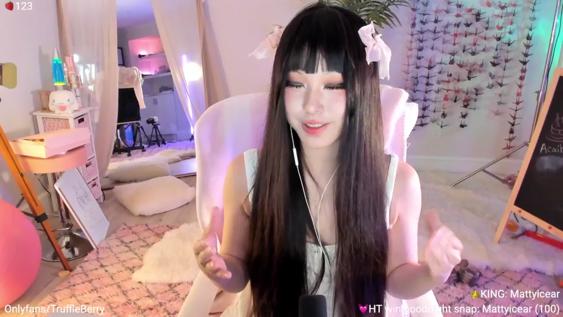 Gallery image thumbnail from AcaiBerry's myfreecams stream on, 08/14/2025, 05:32 image 1 of 20