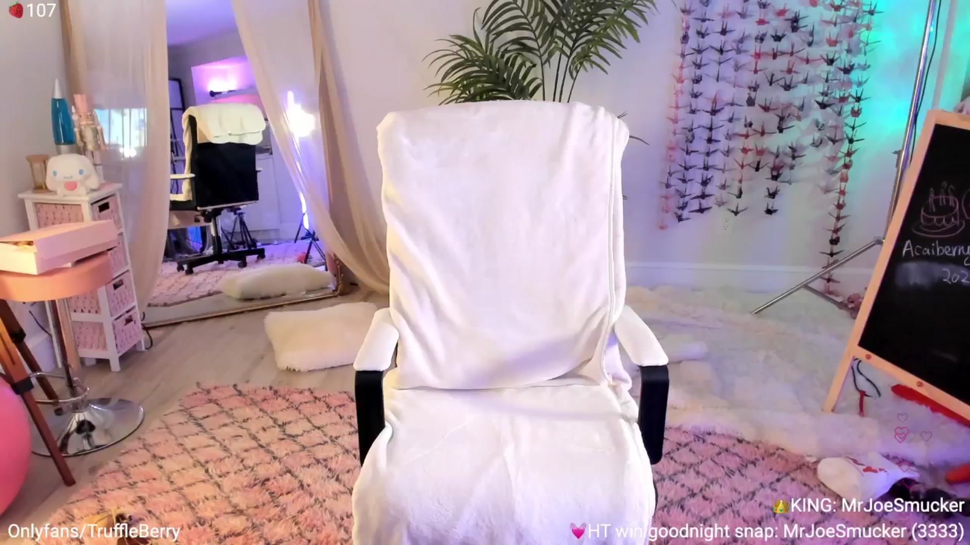 Gallery image thumbnail from AcaiBerry's myfreecams stream on, 08/28/2025, 05:36 image 3 of 20