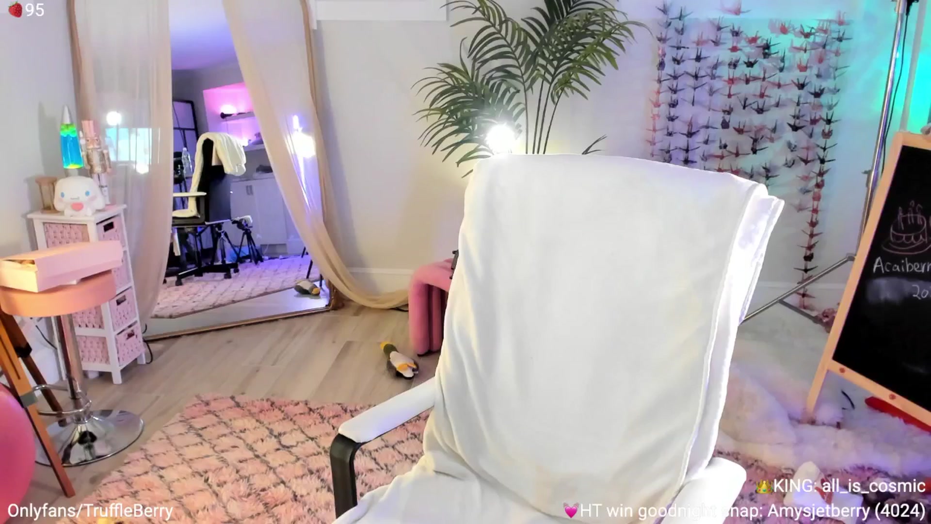 Gallery image thumbnail from AcaiBerry's myfreecams stream on, 08/30/2025, 06:59 image 19 of 20