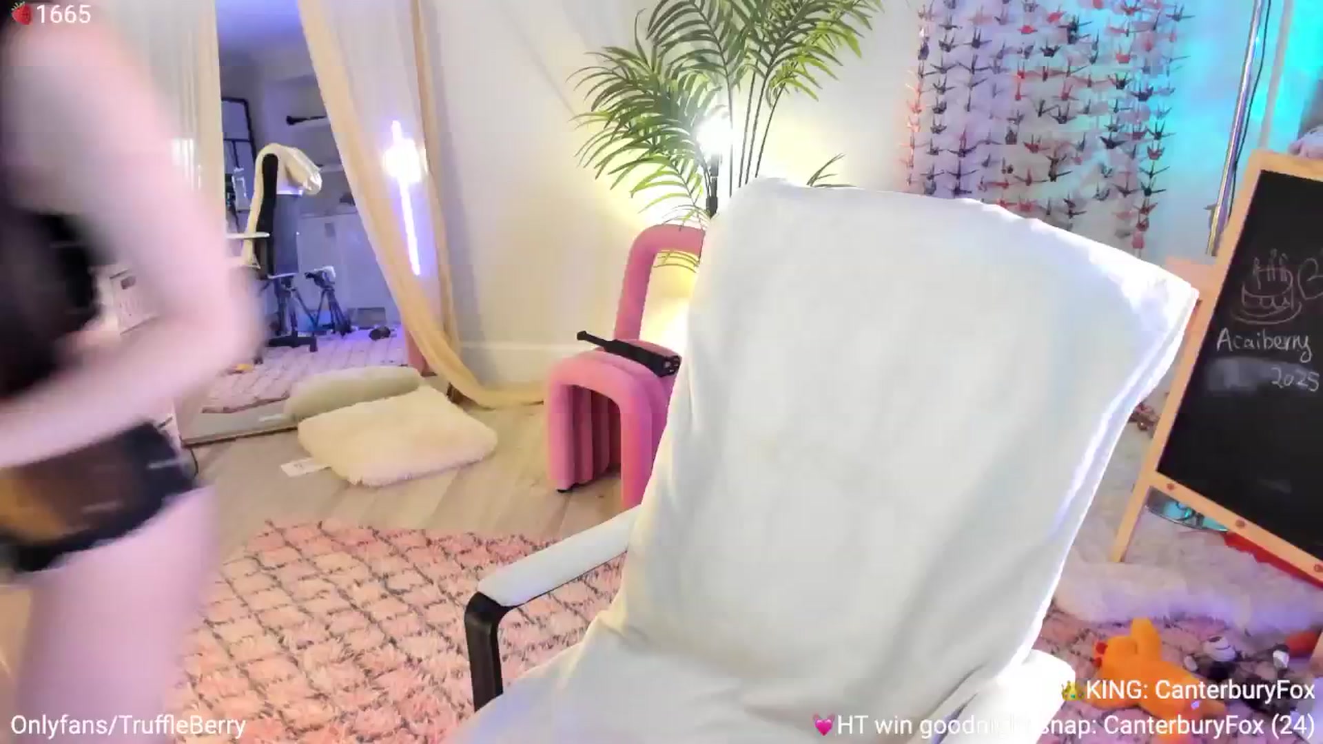 Gallery image thumbnail from AcaiBerry's myfreecams stream on, 09/04/2025, 04:42 image 2 of 20
