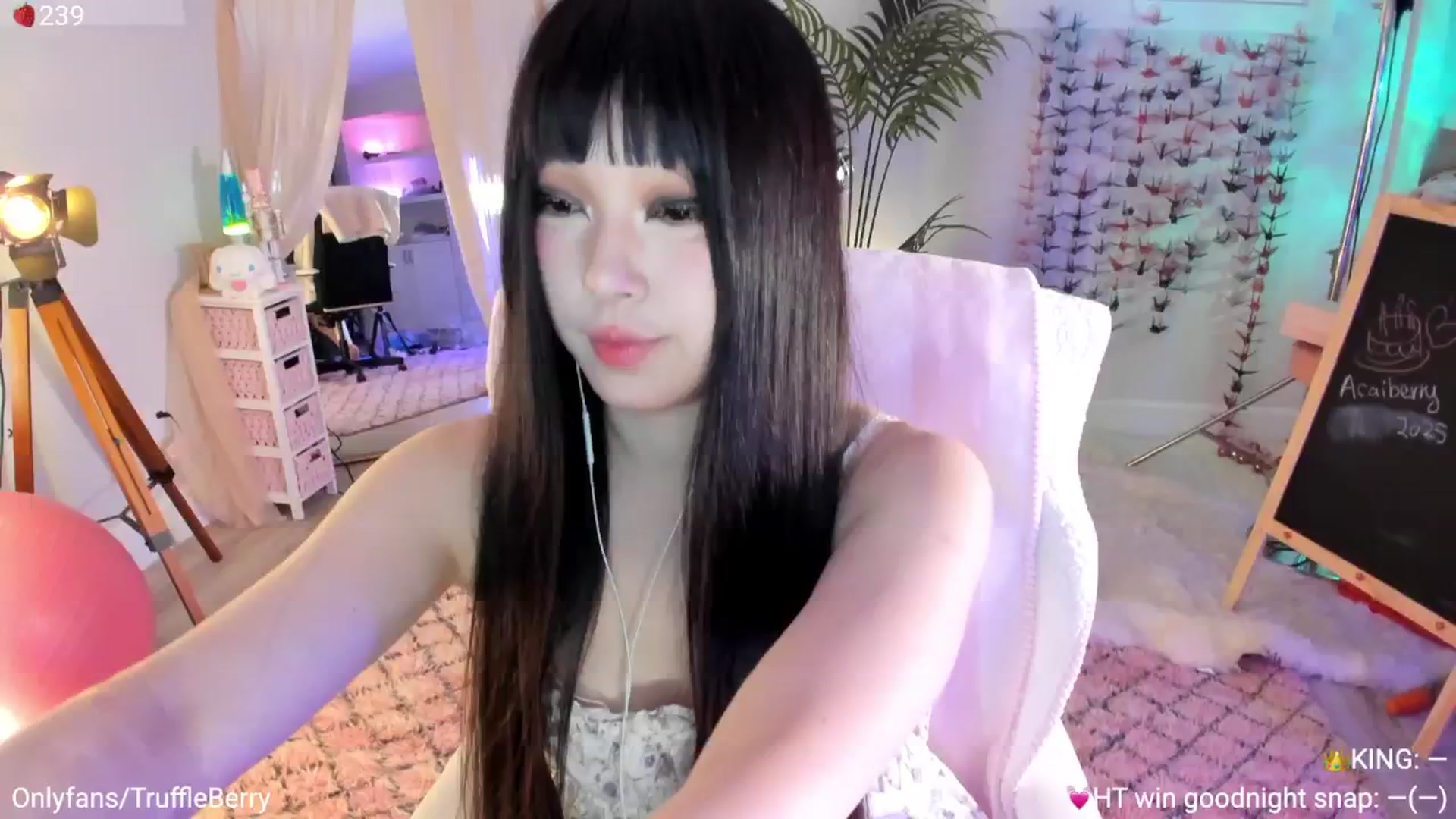 Gallery image thumbnail from AcaiBerry's myfreecams stream on, 09/11/2025, 06:57 image 1 of 20