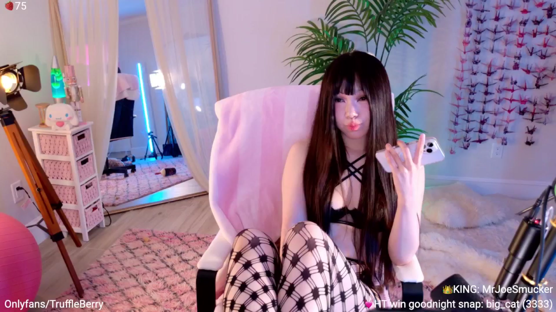 Gallery image thumbnail from AcaiBerry's myfreecams stream on, 09/21/2025, 05:52 image 17 of 20