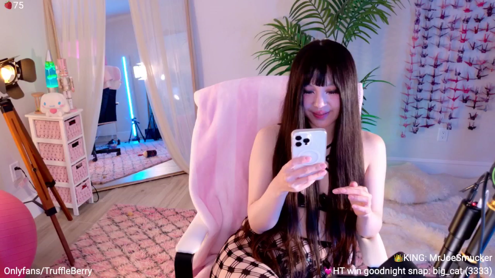 Gallery image thumbnail from AcaiBerry's myfreecams stream on, 09/21/2025, 05:52 image 15 of 20