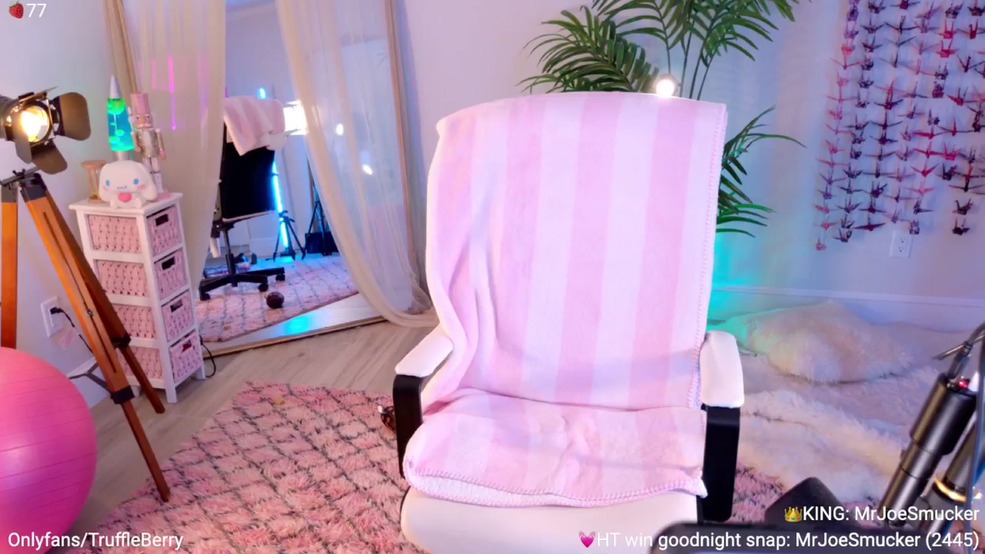 Gallery image thumbnail from AcaiBerry's myfreecams stream on, 09/21/2025, 05:52 image 4 of 20