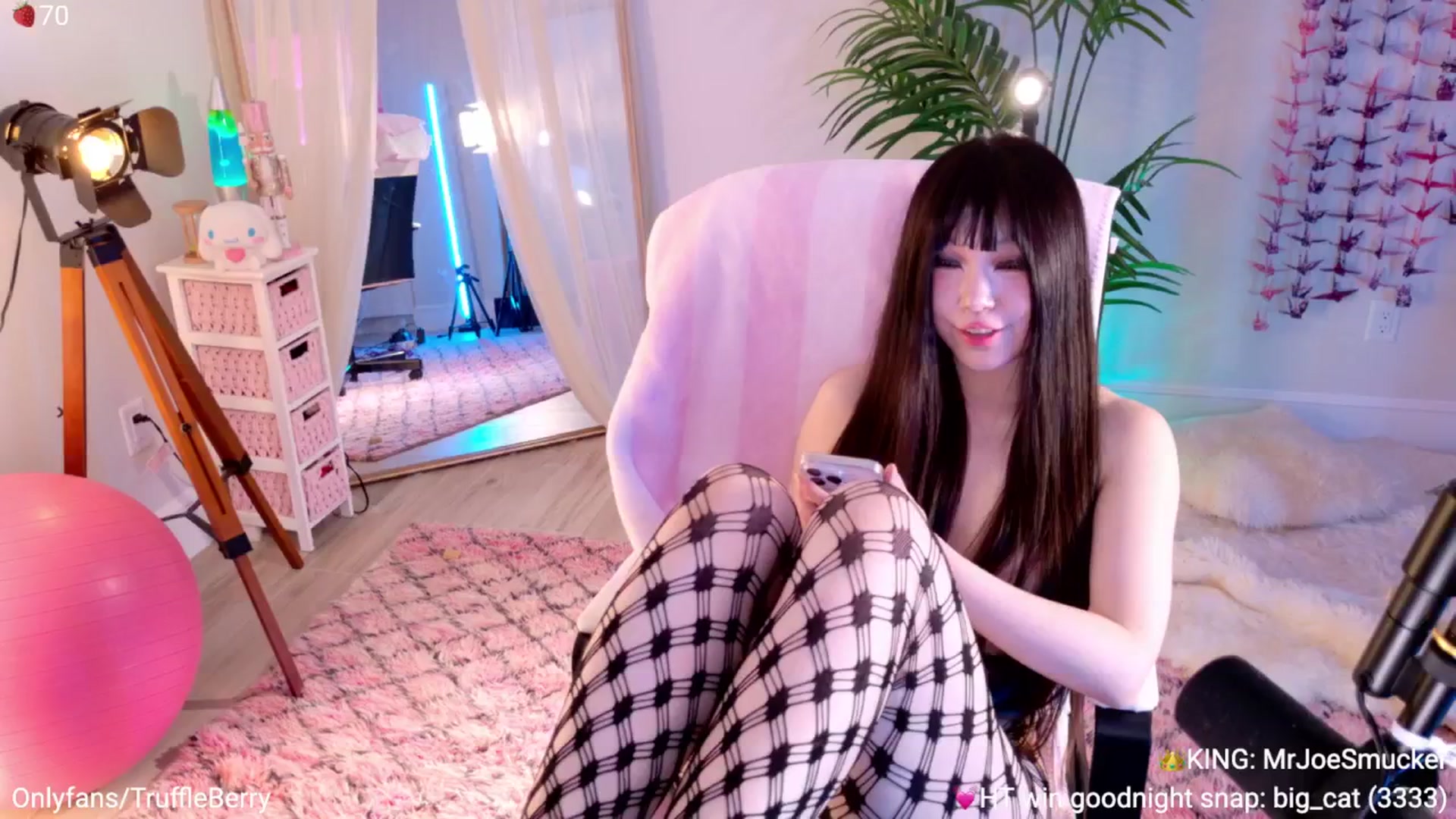 Gallery image thumbnail from AcaiBerry's myfreecams stream on, 09/21/2025, 07:11 image 14 of 20
