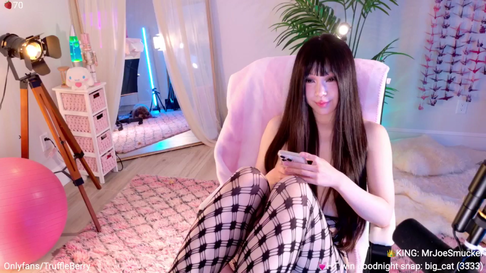 Gallery image thumbnail from AcaiBerry's myfreecams stream on, 09/21/2025, 07:11 image 17 of 20