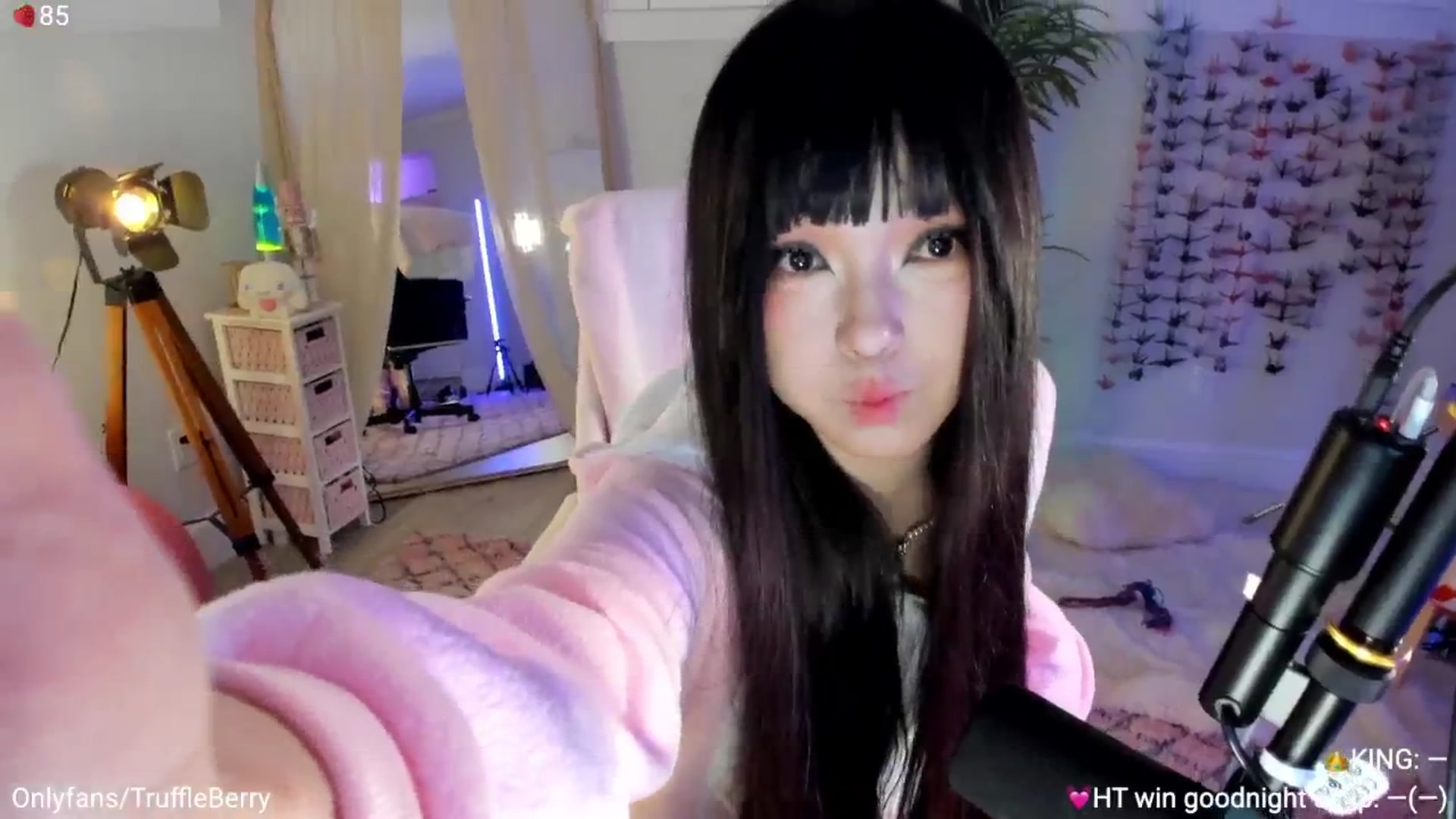 Gallery image thumbnail from AcaiBerry's myfreecams stream on, 09/25/2025, 04:51 image 2 of 20