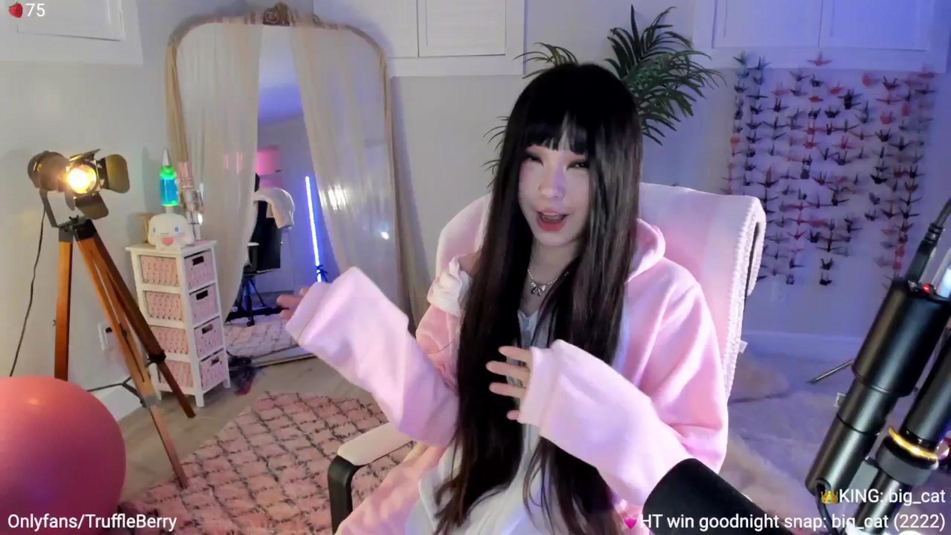 Gallery image thumbnail from AcaiBerry's myfreecams stream on, 09/25/2025, 05:23 image 1 of 20