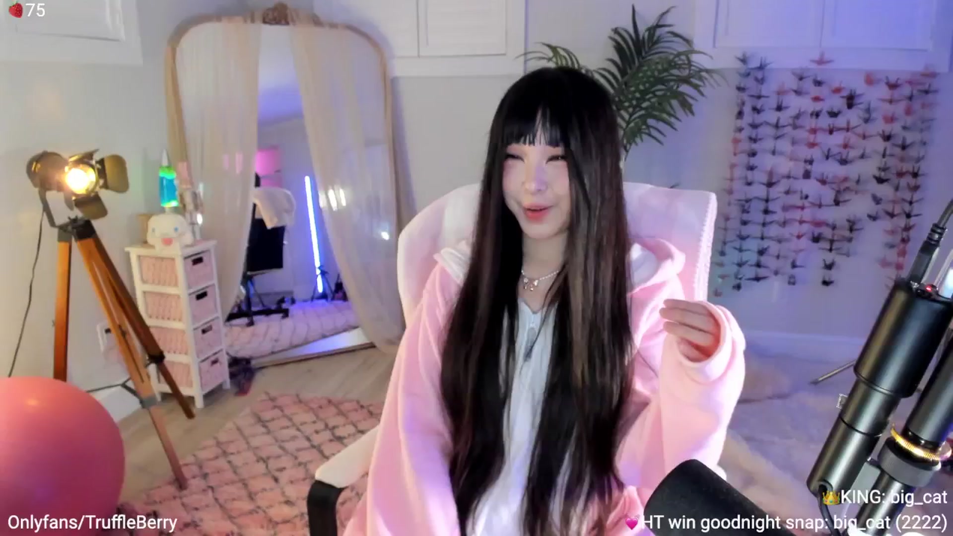 Gallery image thumbnail from AcaiBerry's myfreecams stream on, 09/25/2025, 05:23 image 4 of 20