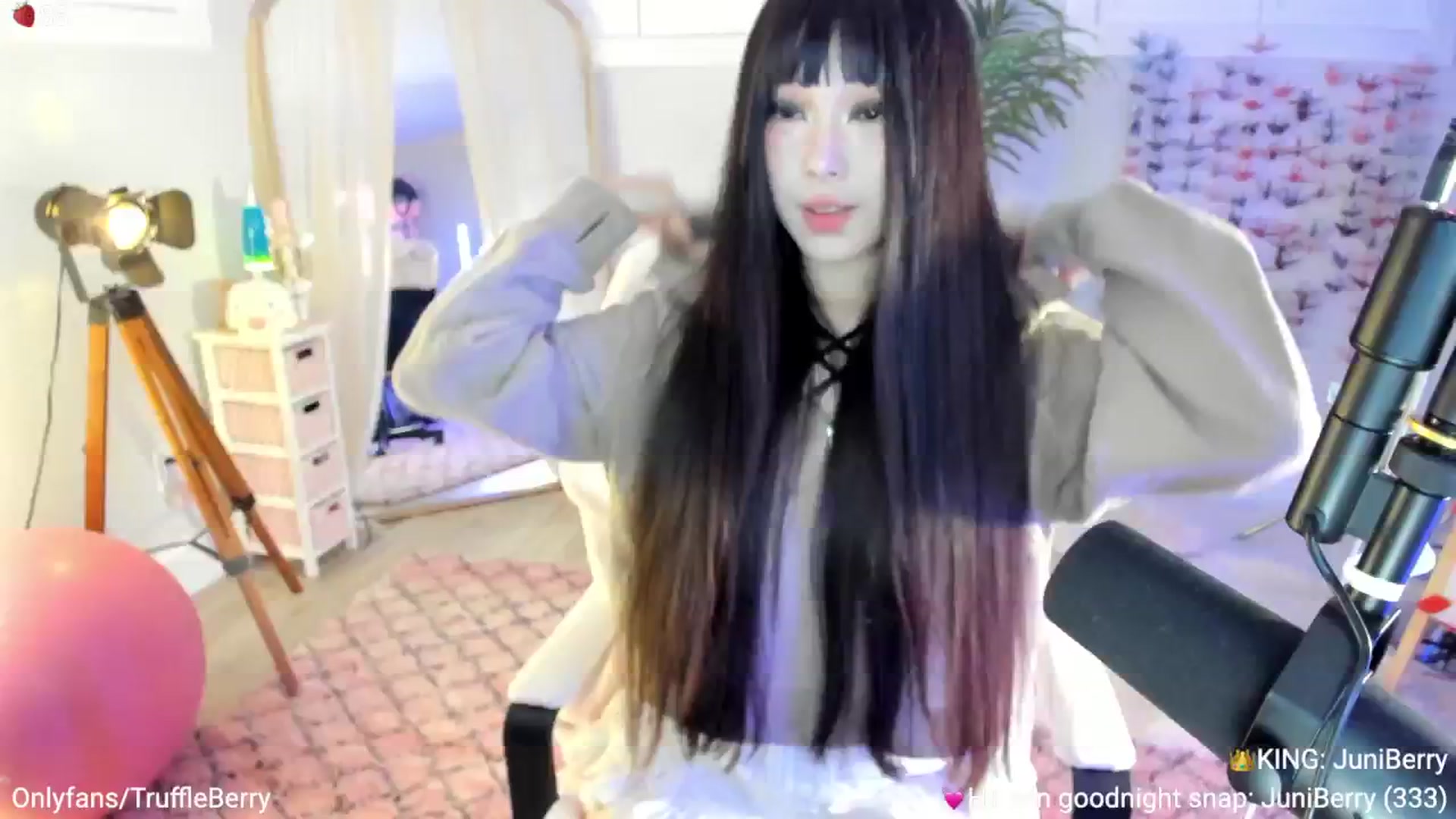Gallery image thumbnail from AcaiBerry's myfreecams stream on, 09/27/2025, 04:05 image 14 of 20