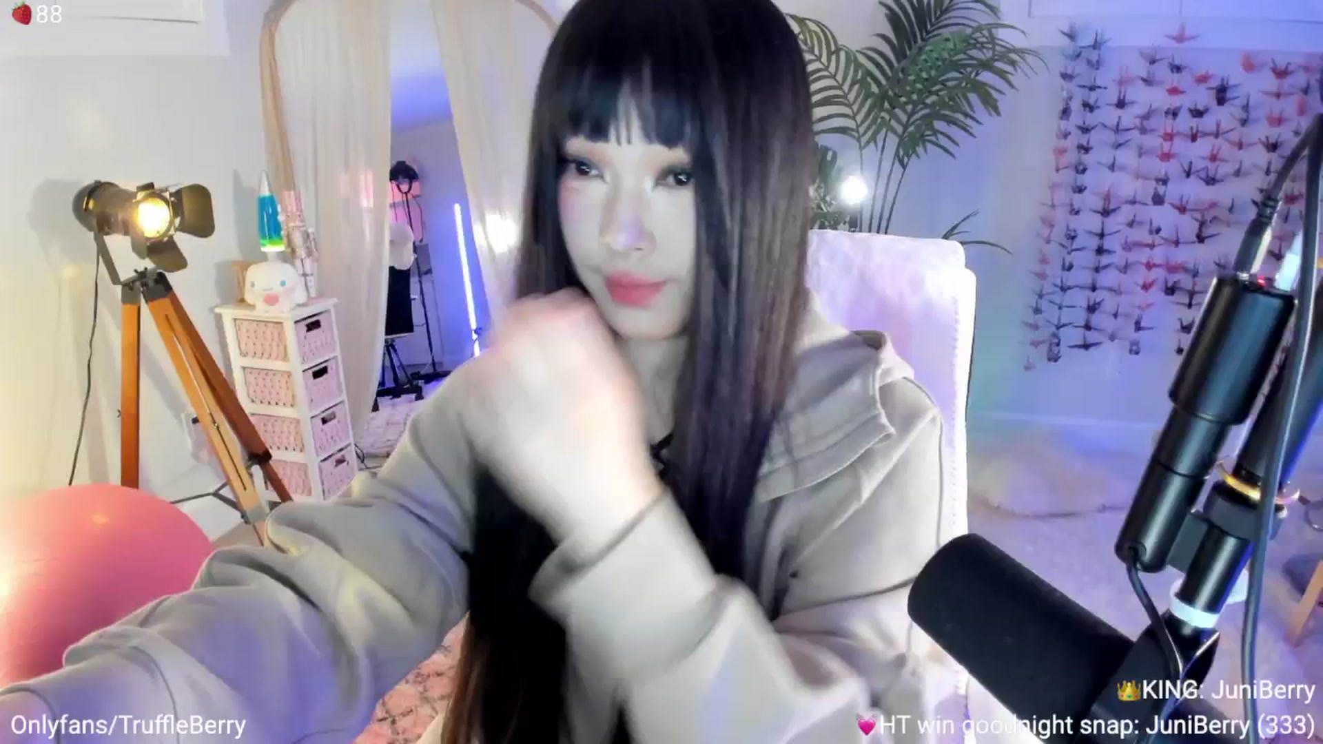 Gallery image thumbnail from AcaiBerry's myfreecams stream on, 09/27/2025, 04:05 image 2 of 20