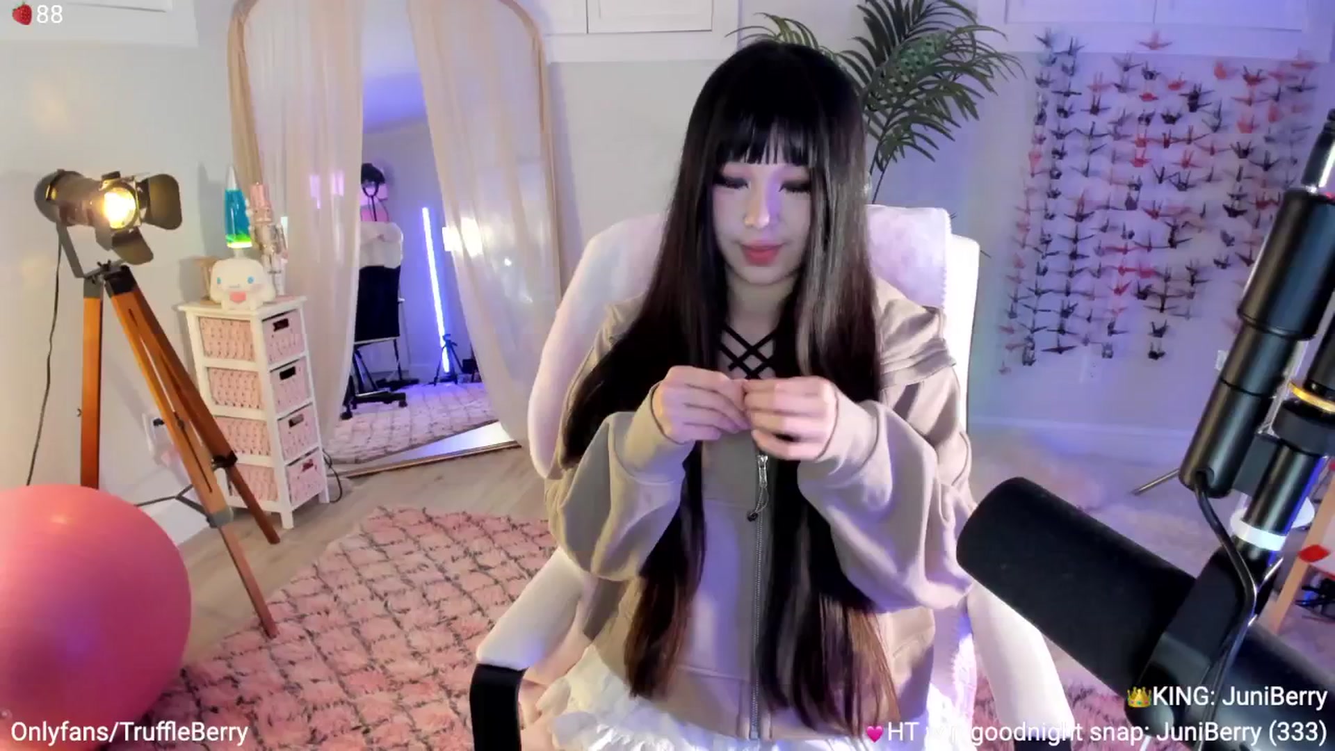 Gallery image thumbnail from AcaiBerry's myfreecams stream on, 09/27/2025, 04:05 image 12 of 20