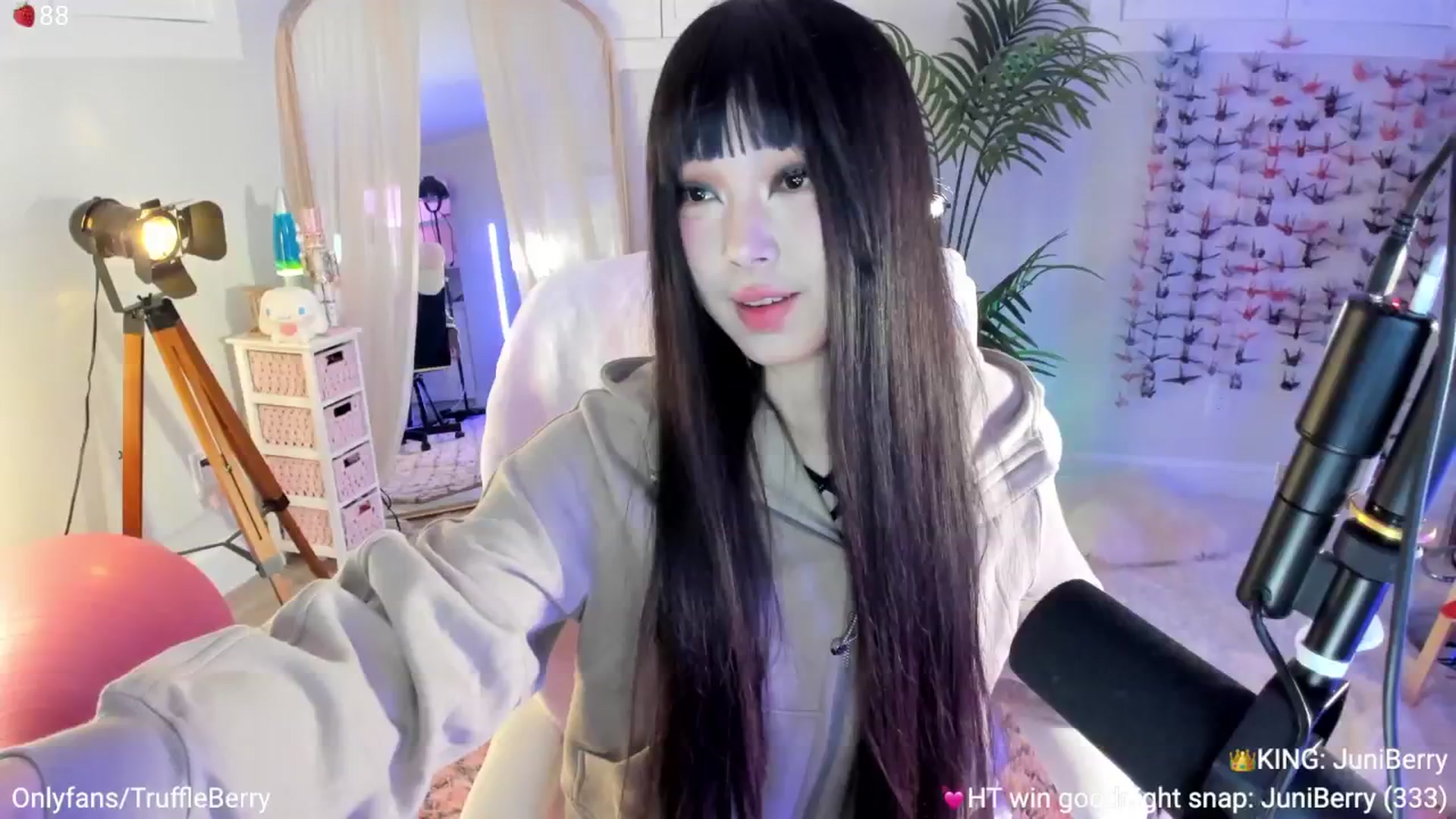 Gallery image thumbnail from AcaiBerry's myfreecams stream on, 09/27/2025, 04:05 image 6 of 20