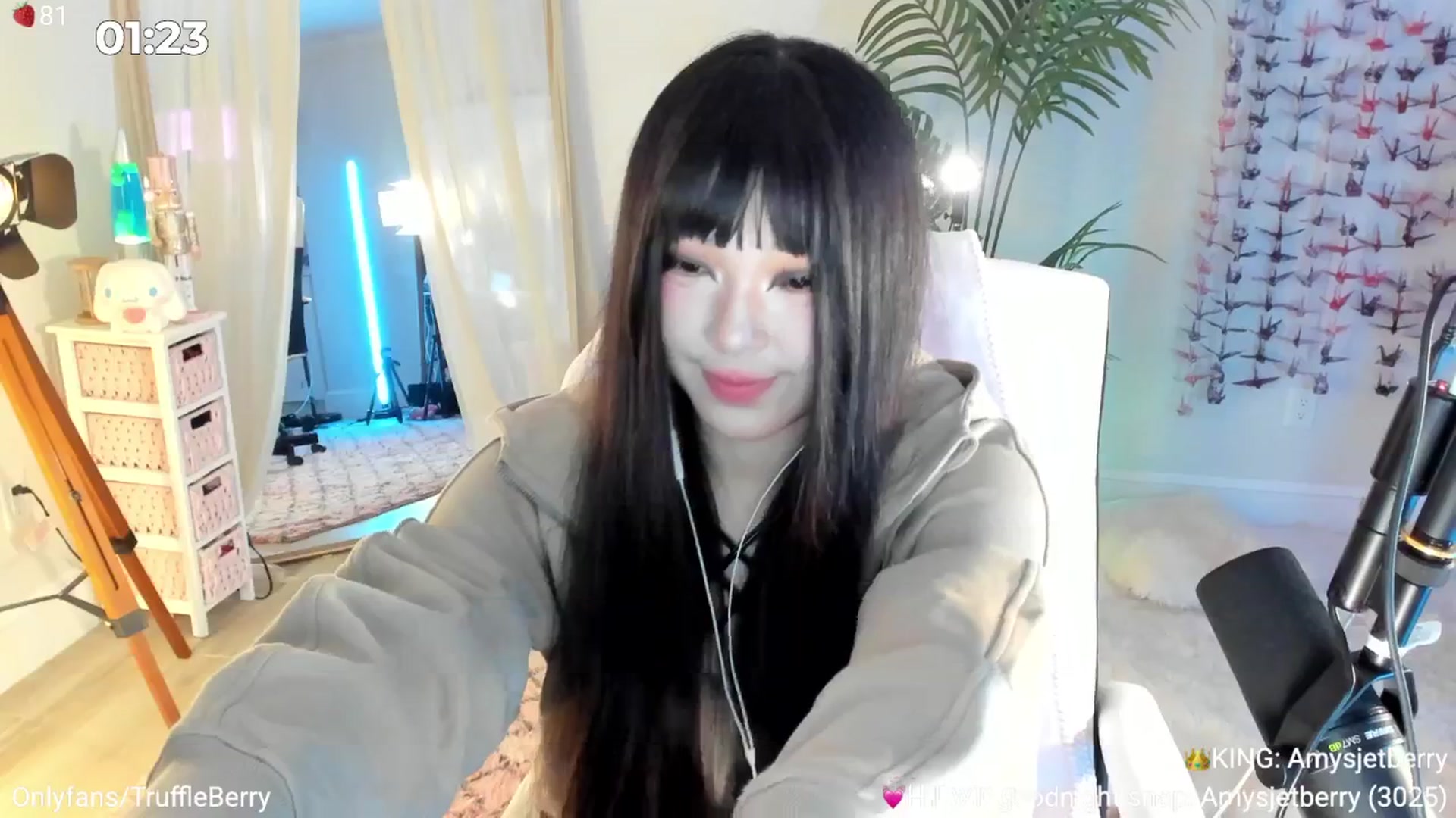 Gallery image thumbnail from AcaiBerry's myfreecams stream on, 09/27/2025, 07:17 image 6 of 20
