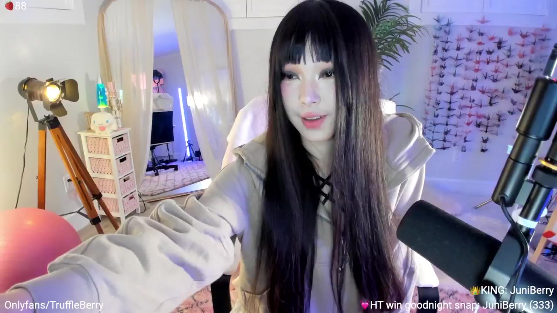Gallery image thumbnail from AcaiBerry's myfreecams stream on, 09/27/2025, 07:17 image 1 of 20