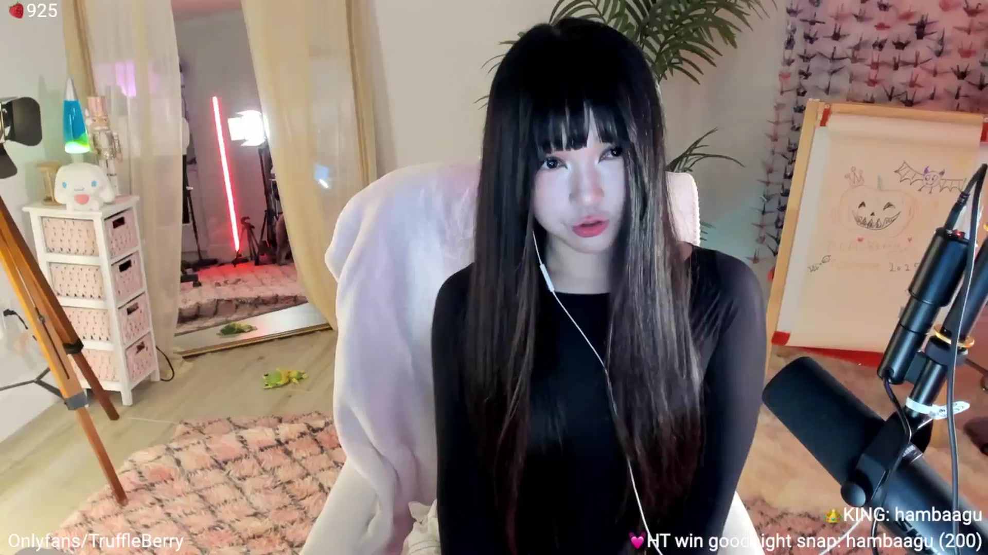 Gallery image thumbnail from AcaiBerry's myfreecams stream on, 10/02/2025, 06:01 image 2 of 20