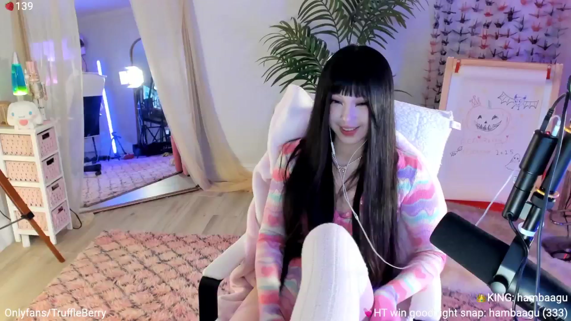 Gallery image thumbnail from AcaiBerry's myfreecams stream on, 10/05/2025, 05:57 image 4 of 20