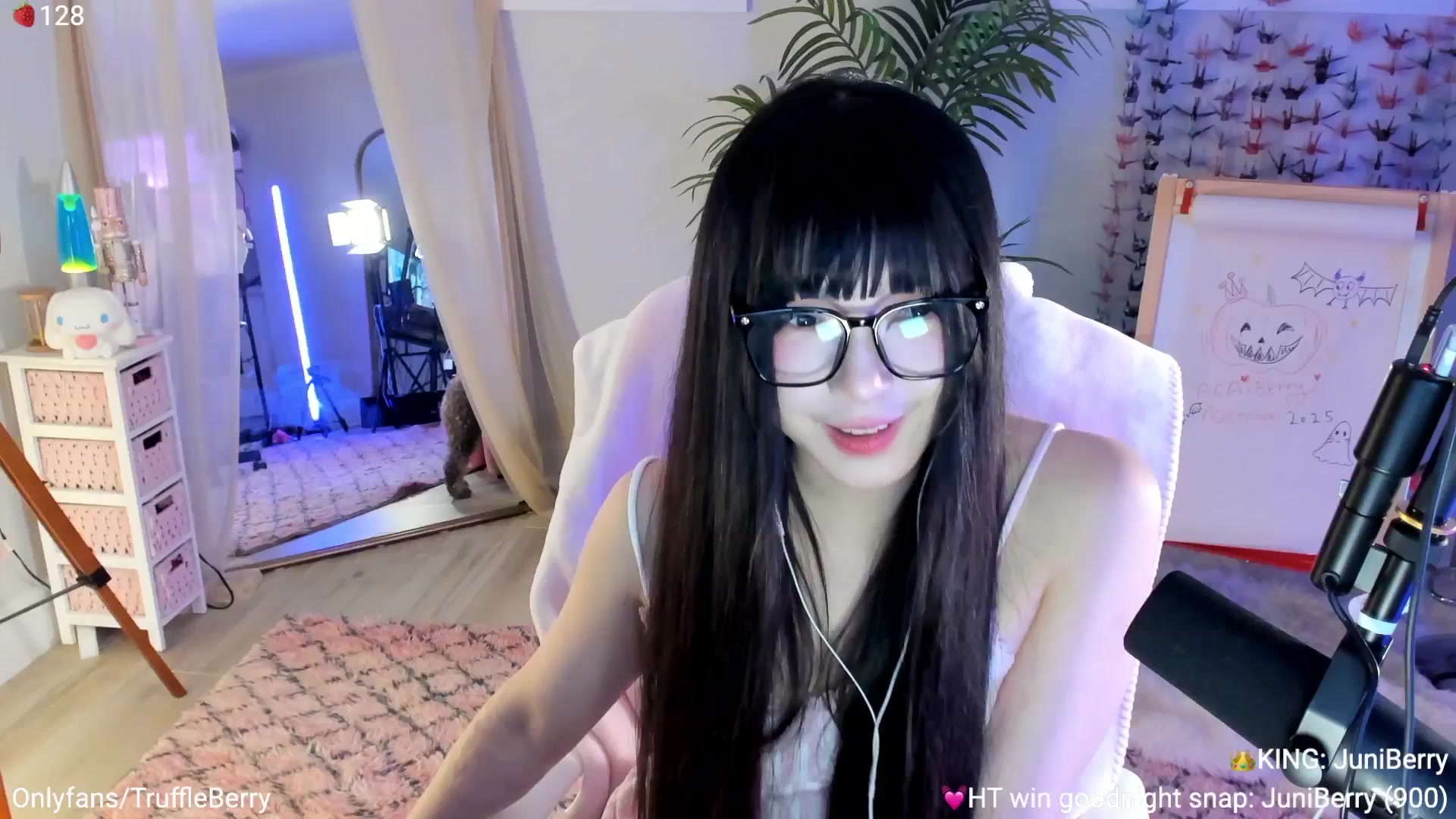 Gallery image thumbnail from AcaiBerry's myfreecams stream on, 10/09/2025, 05:19 image 1 of 20