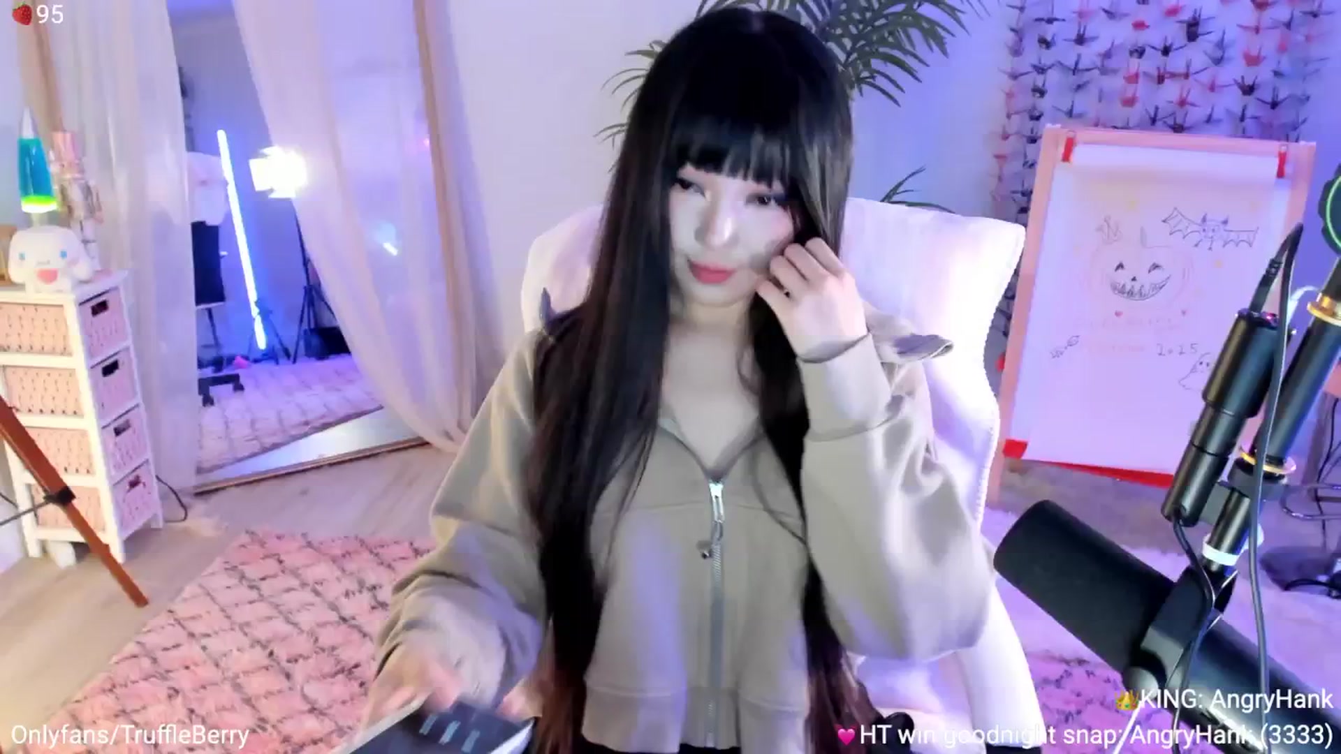 Gallery image thumbnail from AcaiBerry's myfreecams stream on, 10/18/2025, 06:22 image 2 of 20