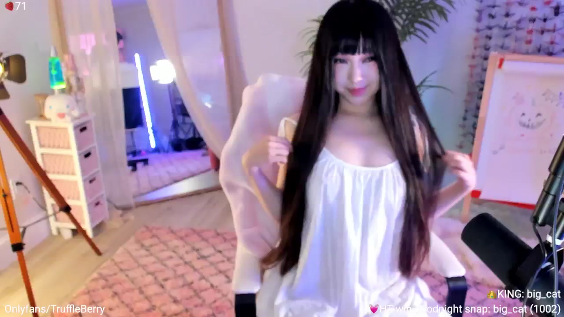 Gallery image thumbnail from AcaiBerry's myfreecams stream on, 10/19/2025, 07:05 image 6 of 20