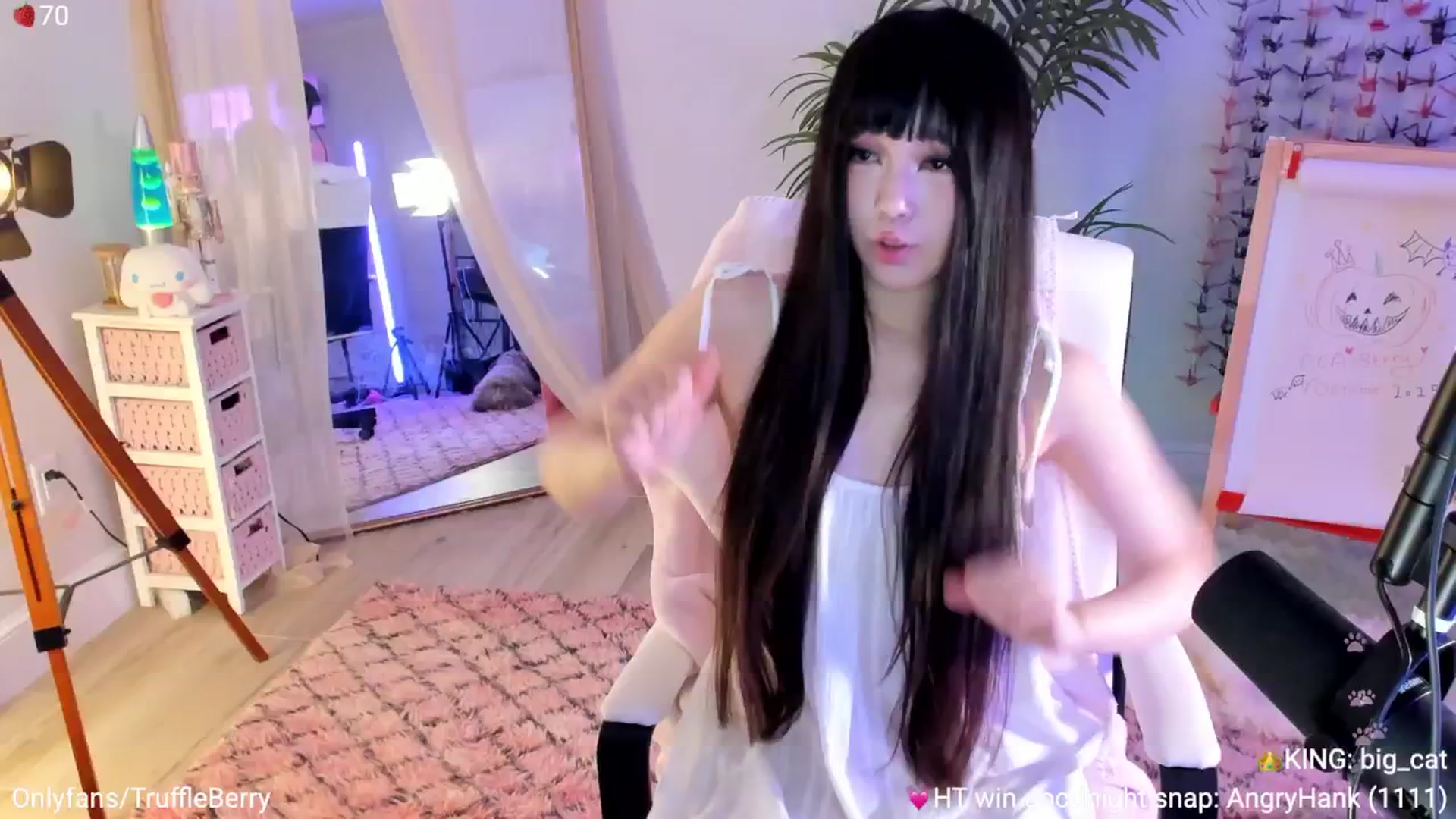 Gallery image thumbnail from AcaiBerry's myfreecams stream on, 10/19/2025, 07:05 image 7 of 20