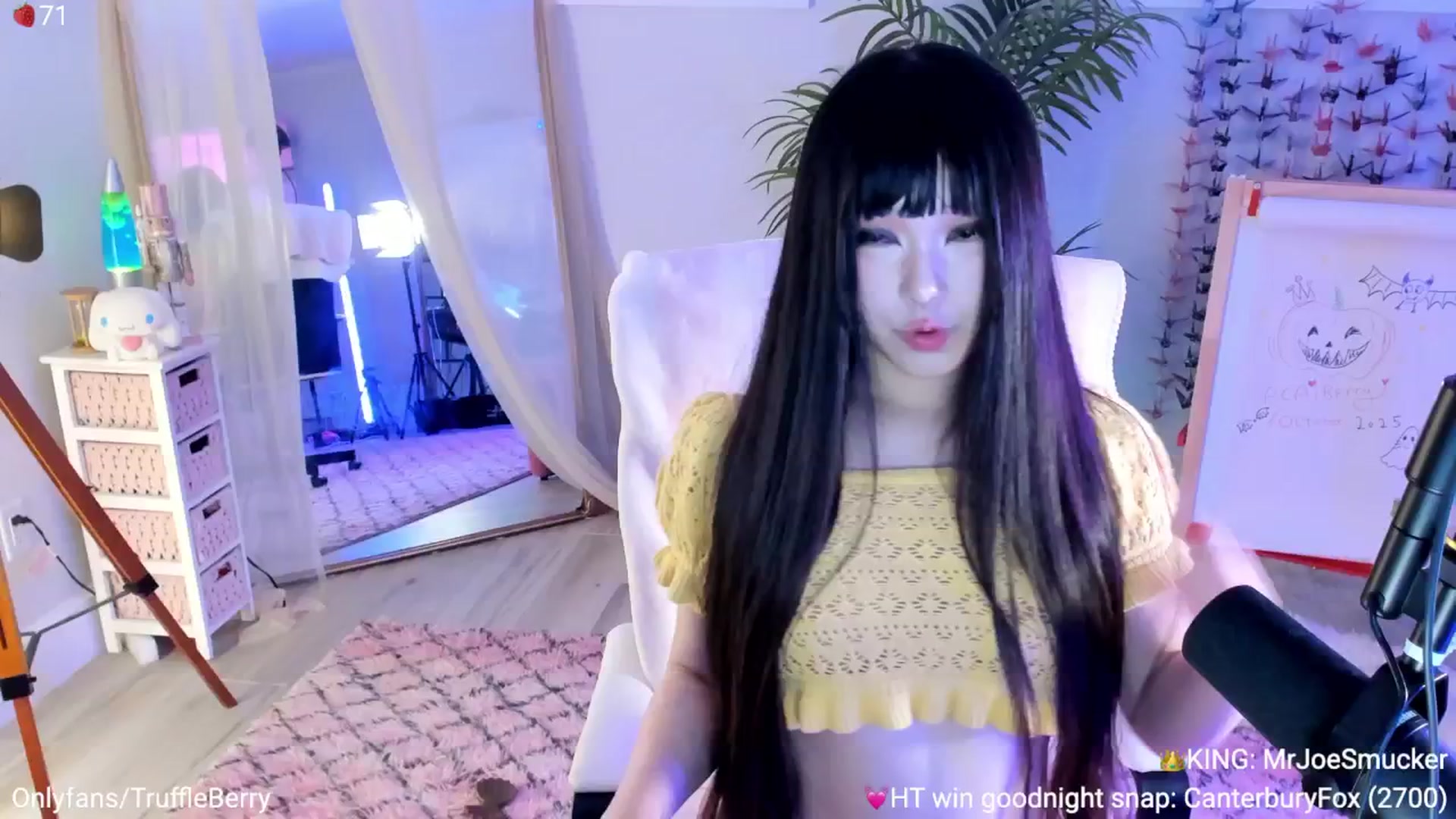 Gallery image thumbnail from AcaiBerry's myfreecams stream on, 10/23/2025, 06:44 image 13 of 20