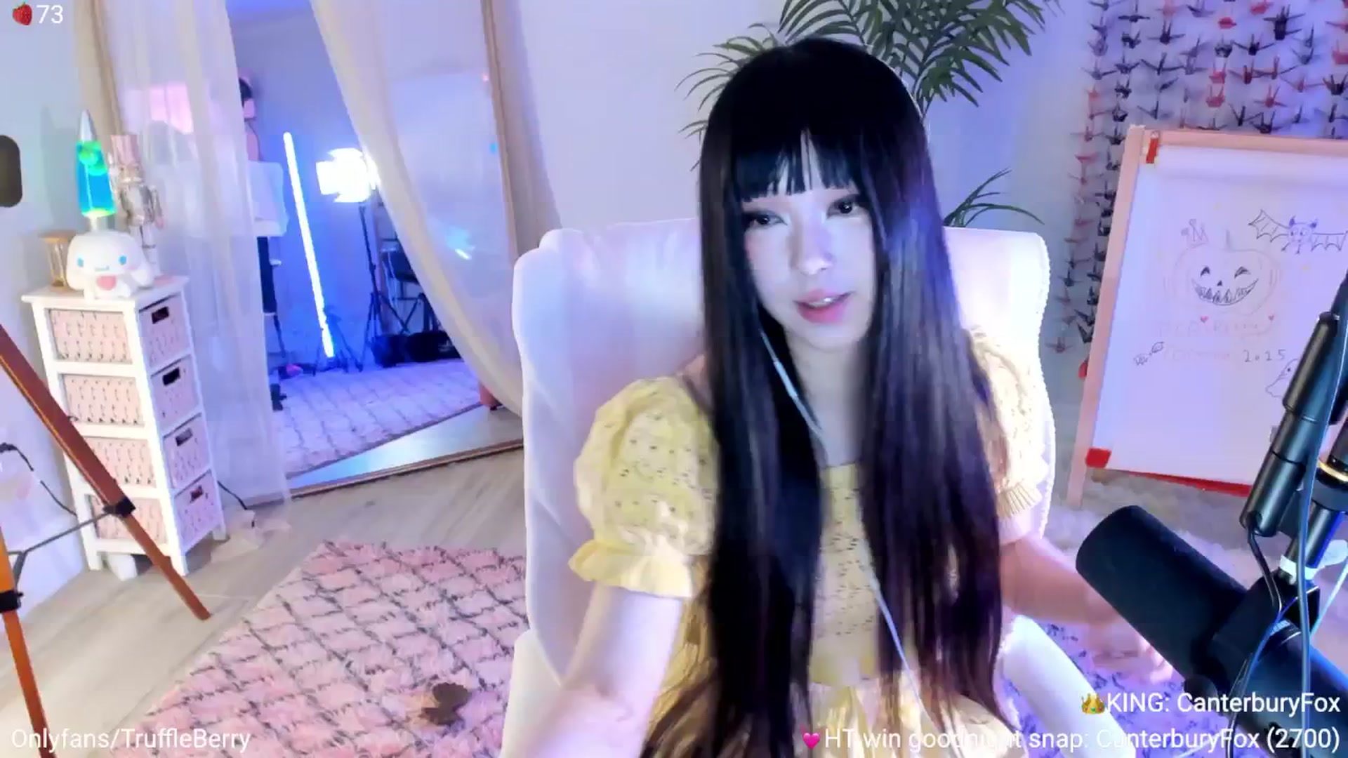 Gallery image thumbnail from AcaiBerry's myfreecams stream on, 10/23/2025, 06:44 image 9 of 20